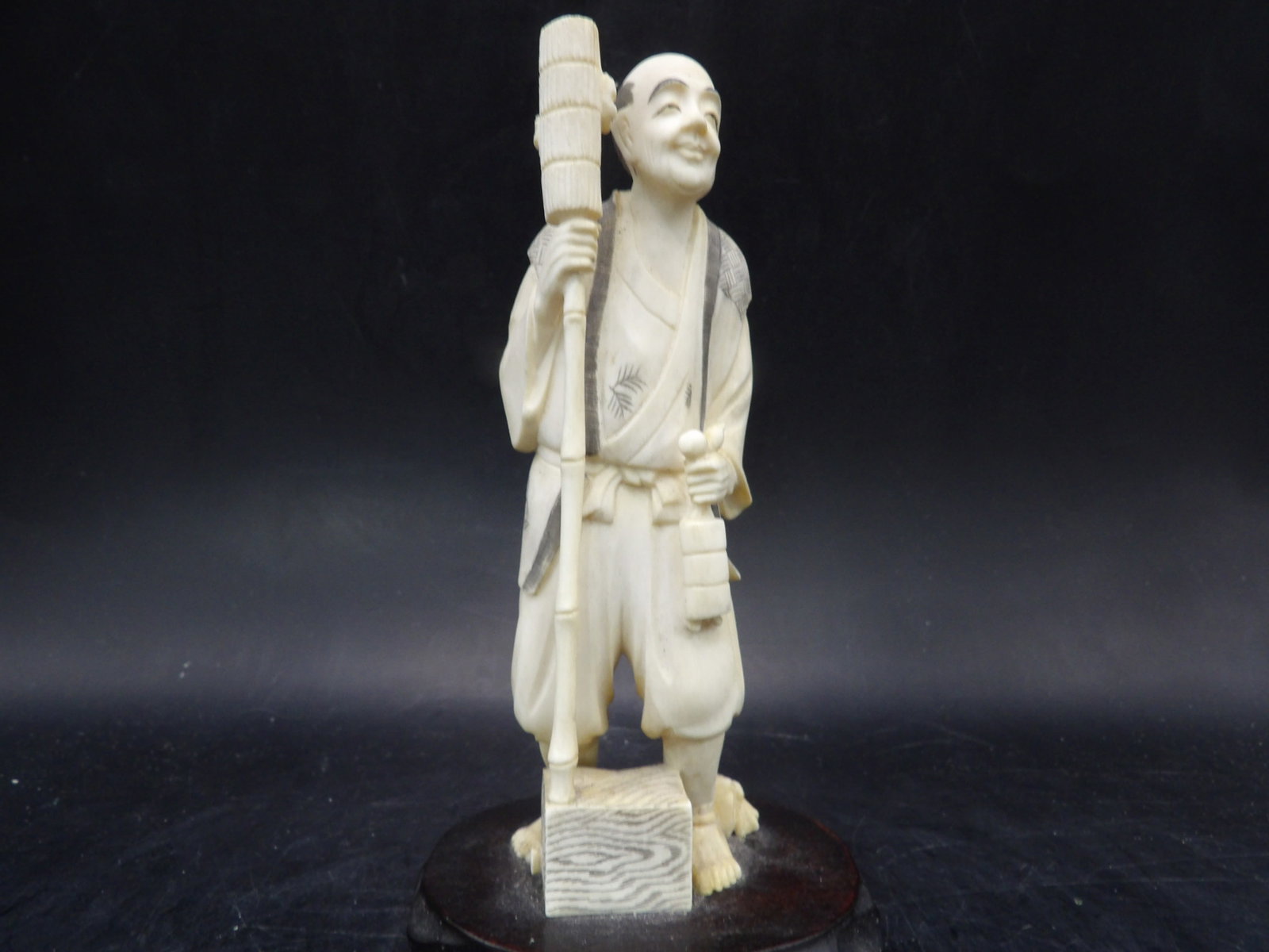 Meiji period Japanese carving of a smiling traveler with a staff - No Export: 5.6 inches height including base. No international shipping. We will inhouse ship items to you very affordable and efficient. Select self-arrange shipping.
