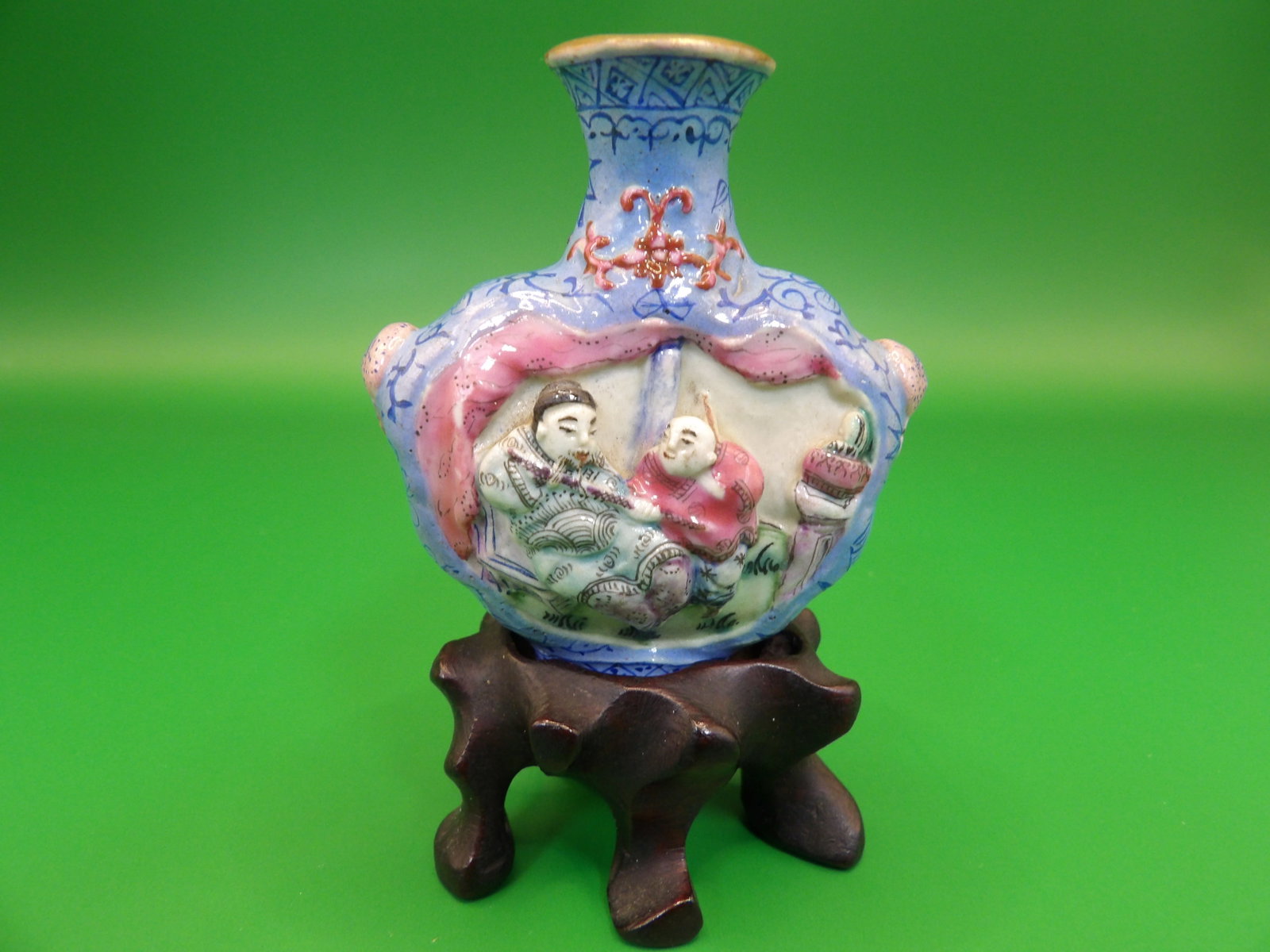 Chinese Qing dynasty molded porcelain snuff bottle with custom wood base: 2.1 inches height not including wood base.