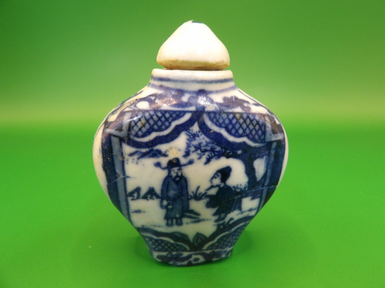 antique Chinese blue and white porcelain snuff bottle: 2.2 inches height.
