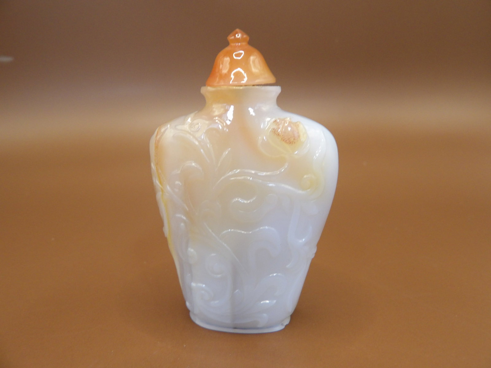 antique Qing dynasty Chinese finely carved agate snuff bottle (1 of 7)