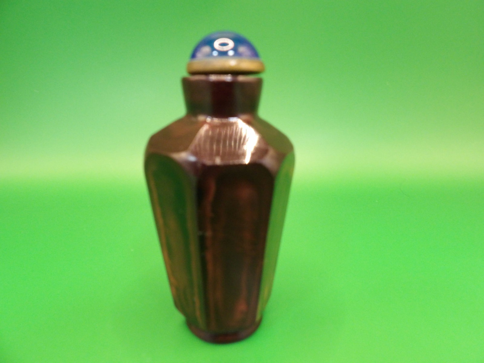 Qing dynasty Chinese hexagon shaped amber glass snuff bottle: 2.6 inches height.
