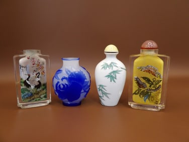 lot of 4 glass and porcelain snuff bottles