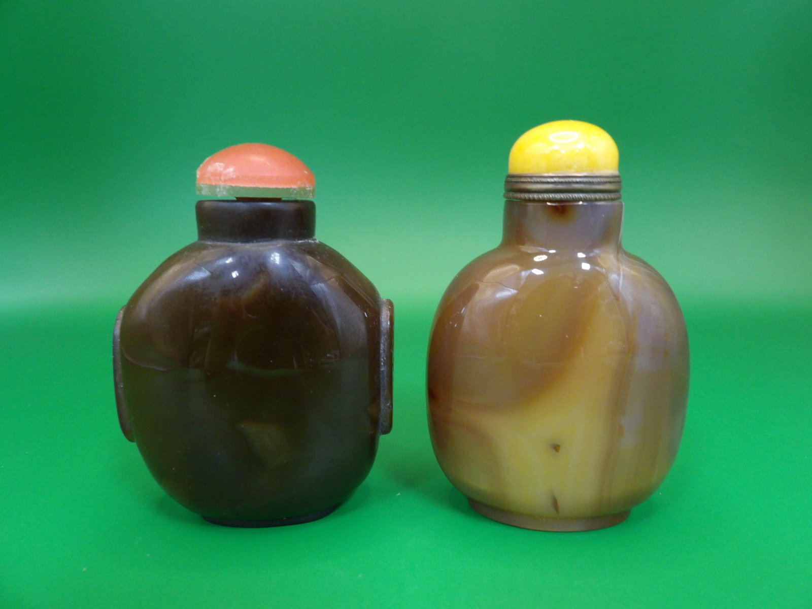 lot of 2 Chinese carved agate snuff bottles: Taller one is 2.8 inches height.