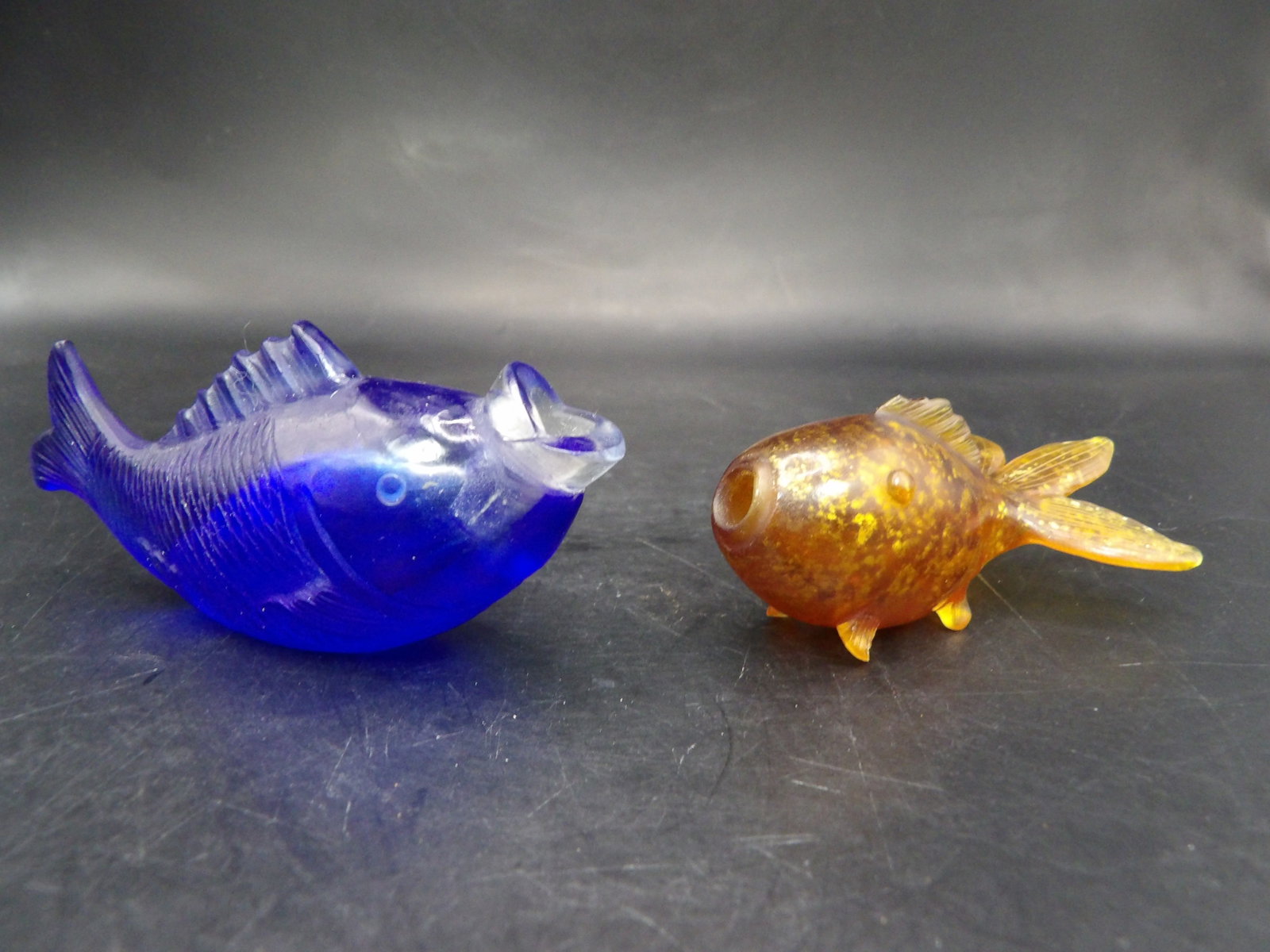 lot of 2 antique Chinese fish shaped glass snuff bottles with one gold speckled glass: Longer one is 3.5 inches length.