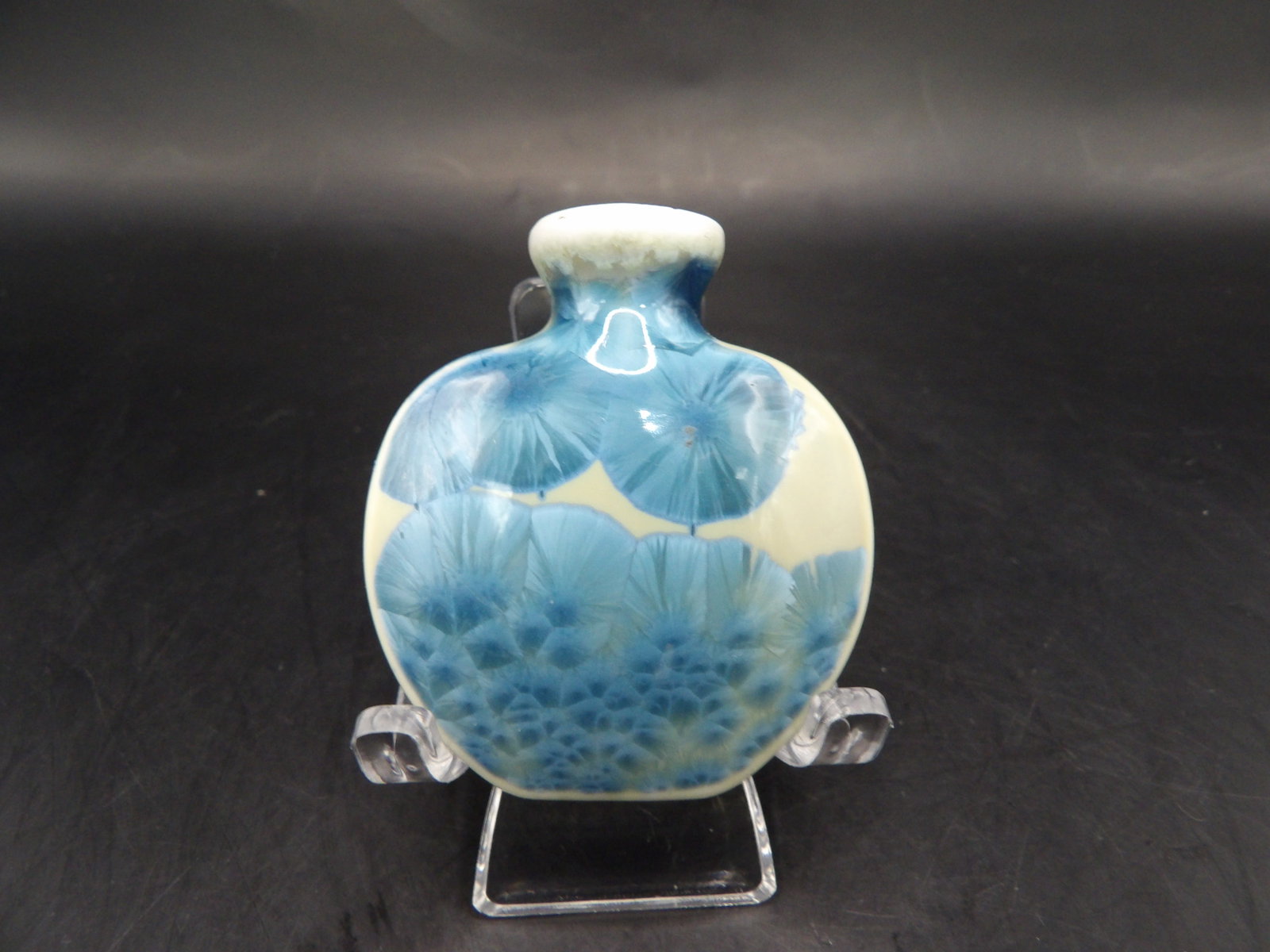 Chinese porcelain rare crystal glazed snuff bottle: 1.9 inches height.