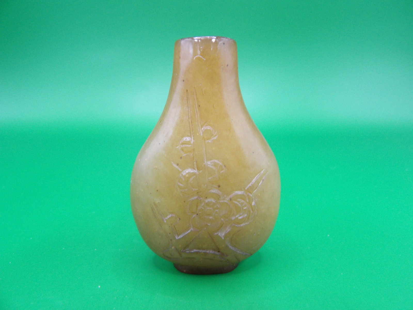 fine Chinese yellow jade carved snuff bottle with provenance: 1.9 inches height. This bottle was old Wright Museum of Art collection.