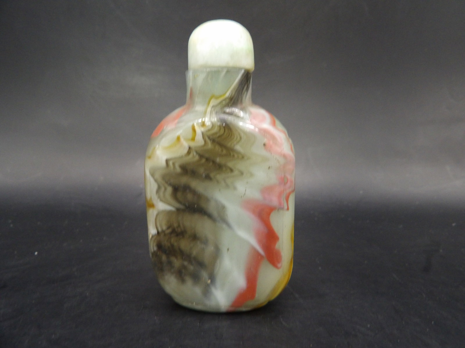 Qing dynasty Chinese swirl glass snuff bottle: 2.7 inches height.