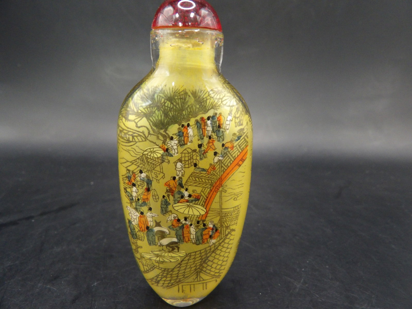 Chinese reverse inside hand painted glass snuff bottle: 2.8 inches height.