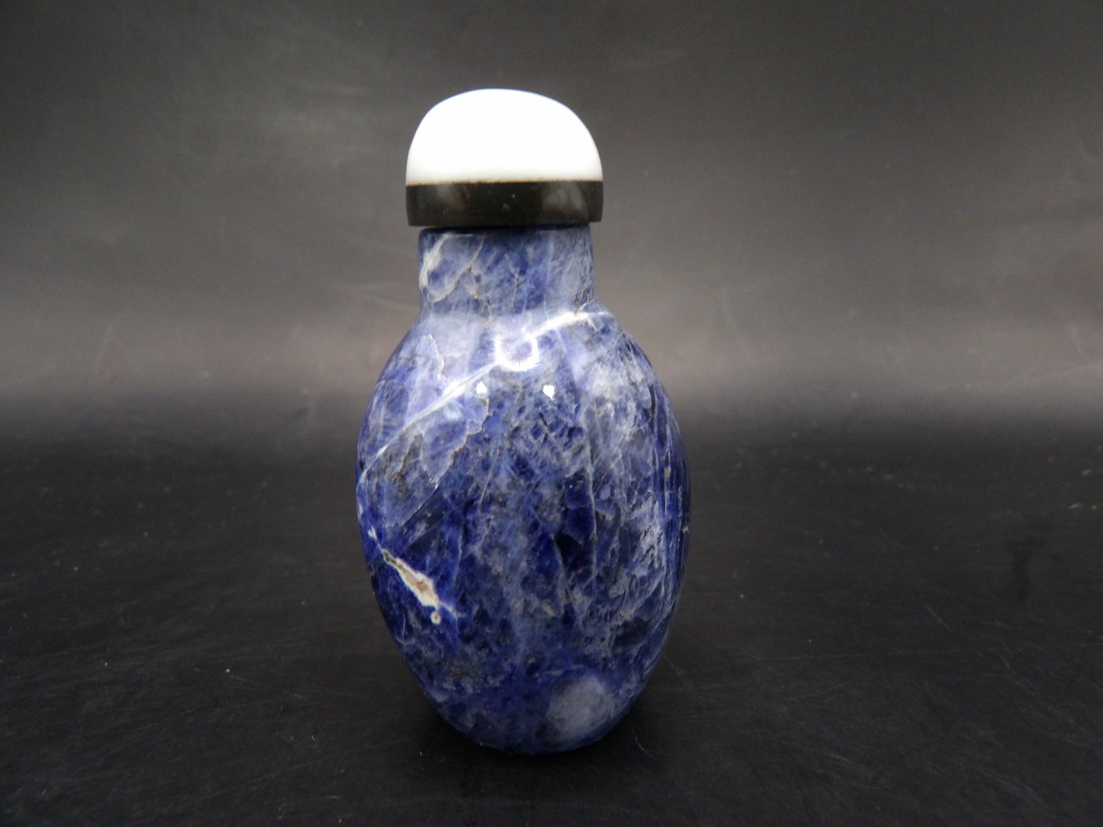 Chinese carved sodalite snuff bottle (1 of 6)