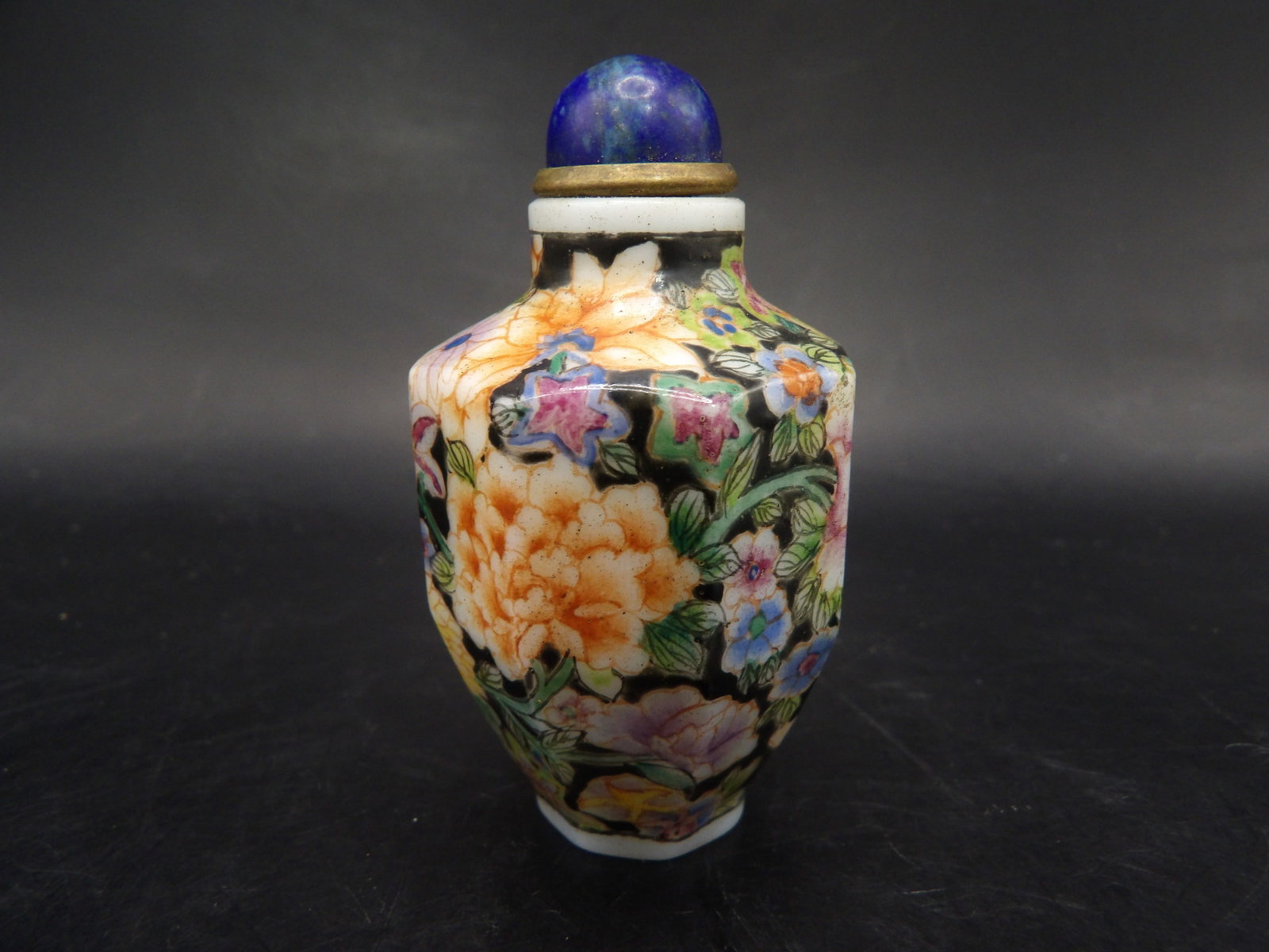 rare Qing dynasty Yongzheng mark hexagon shaped glass snuff bottle: 2.2 inches height.