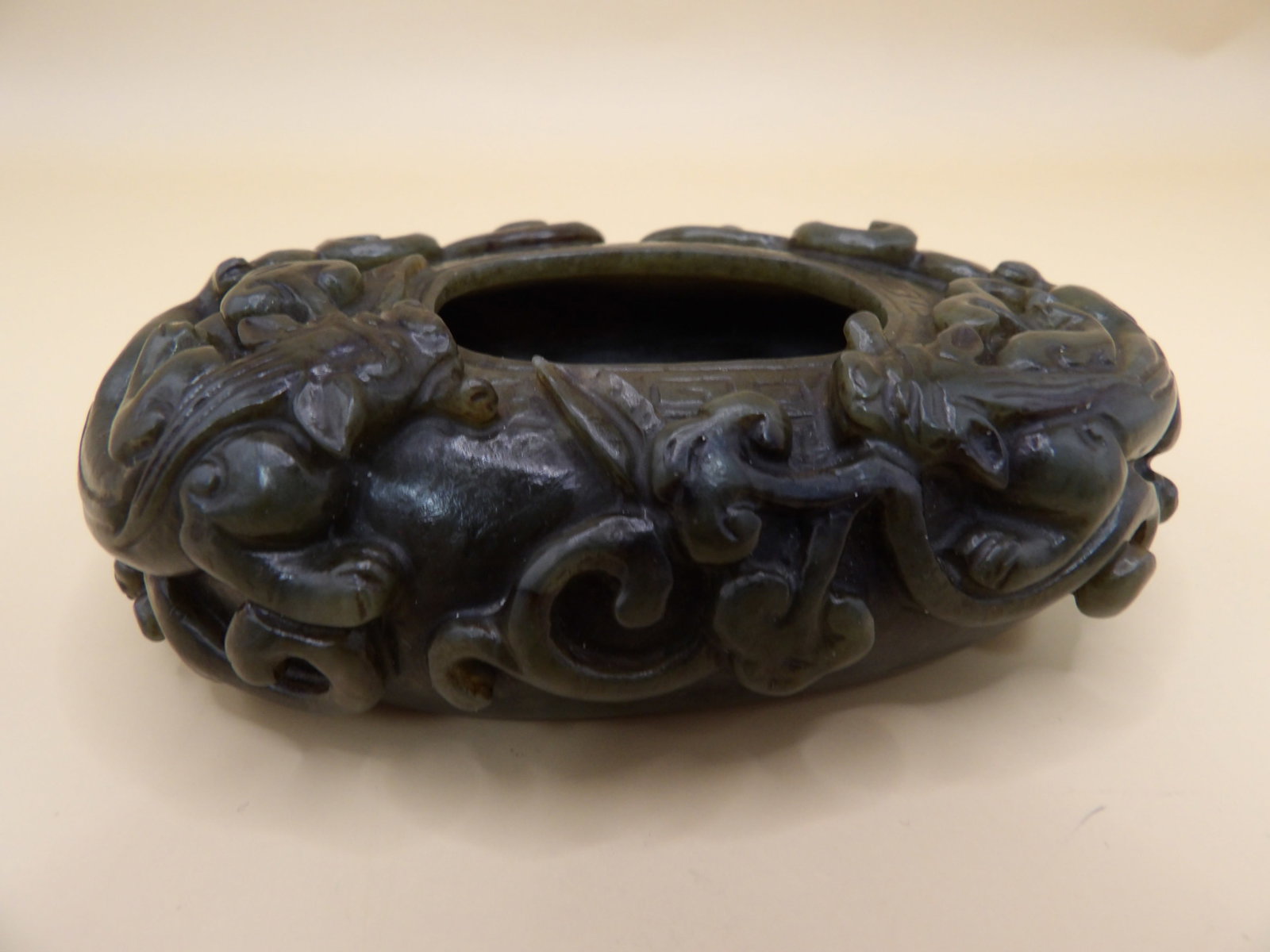 Chinese antique nephrite jade Chilong fine carving brush washer: Size is 4 x 2.5 x 1.2 inches. 228 grams. Fine carving. We will inhouse ship items to you very affordable and efficient. Select self-arrange shipping.