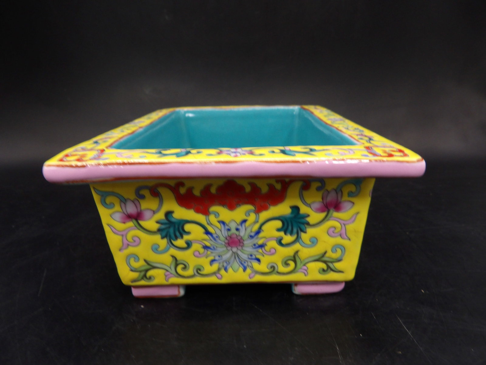 Chinese porcelain brush washer with Qing dynasty Yongzheng mark: Size is 5.7 x 4.1 x 2.1 inches. We will inhouse ship items to you very affordable and efficient. Select self-arrange shipping.
