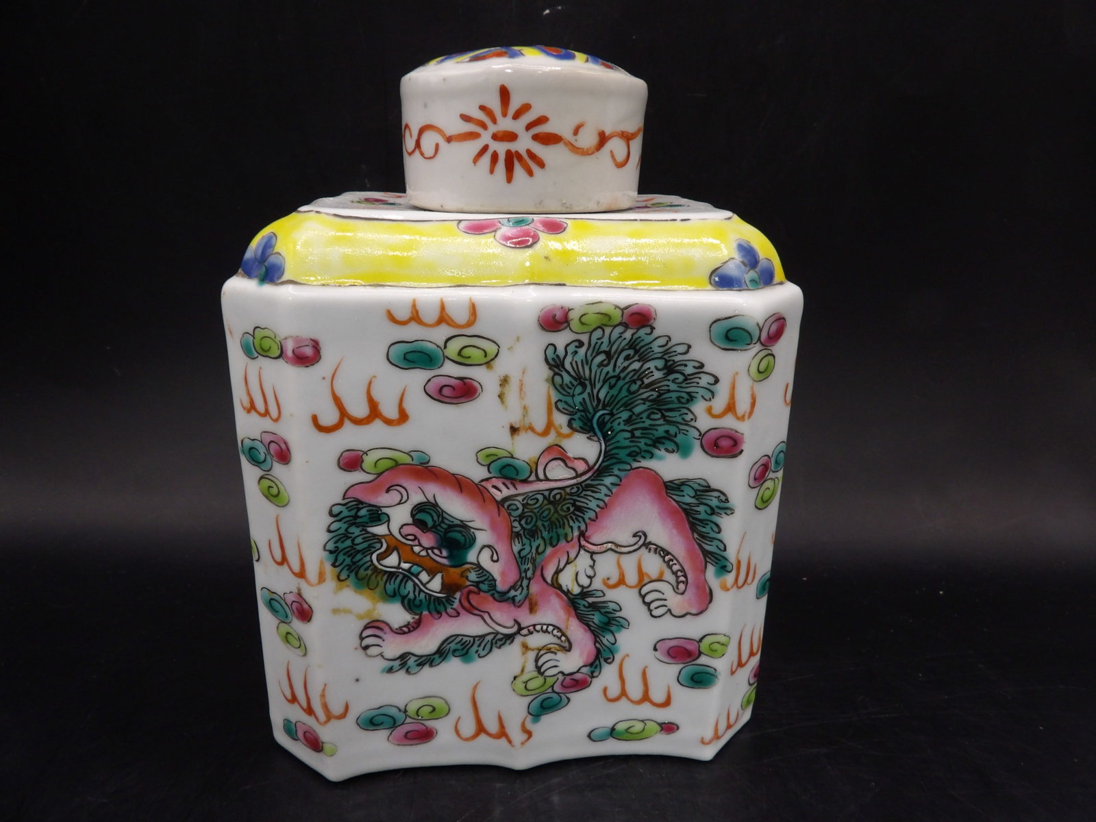 Very fine antique hand painted colorful foo dog candy lidded jar Chinese export: 5.7 inches height. We will inhouse ship items to you very affordable and efficient. Select self-arrange shipping.