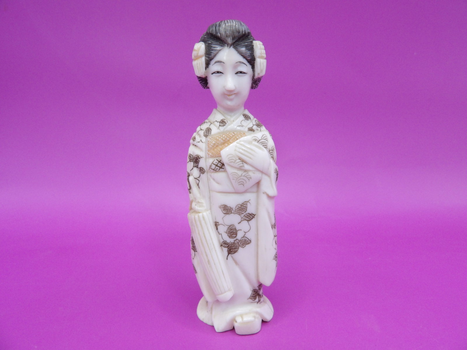 Very fine Japanese Geisha carving signed on the bottom - No Export: 3.3 inches height. No international shipping. We will inhouse ship items to you very affordable and efficient. Select self-arrange shipping.
