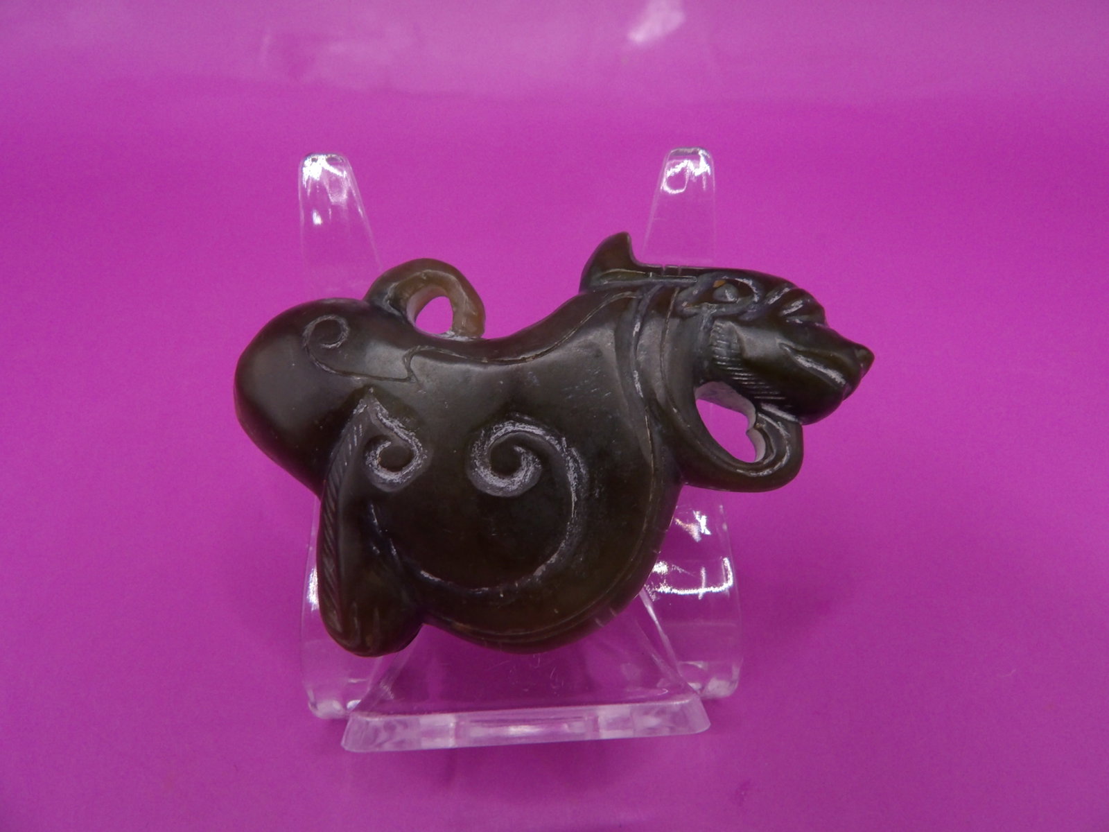 Chinese jade beast carving: 2.3 inches length. 41 grams. We will inhouse ship items to you very affordable and efficient. Select self-arrange shipping.