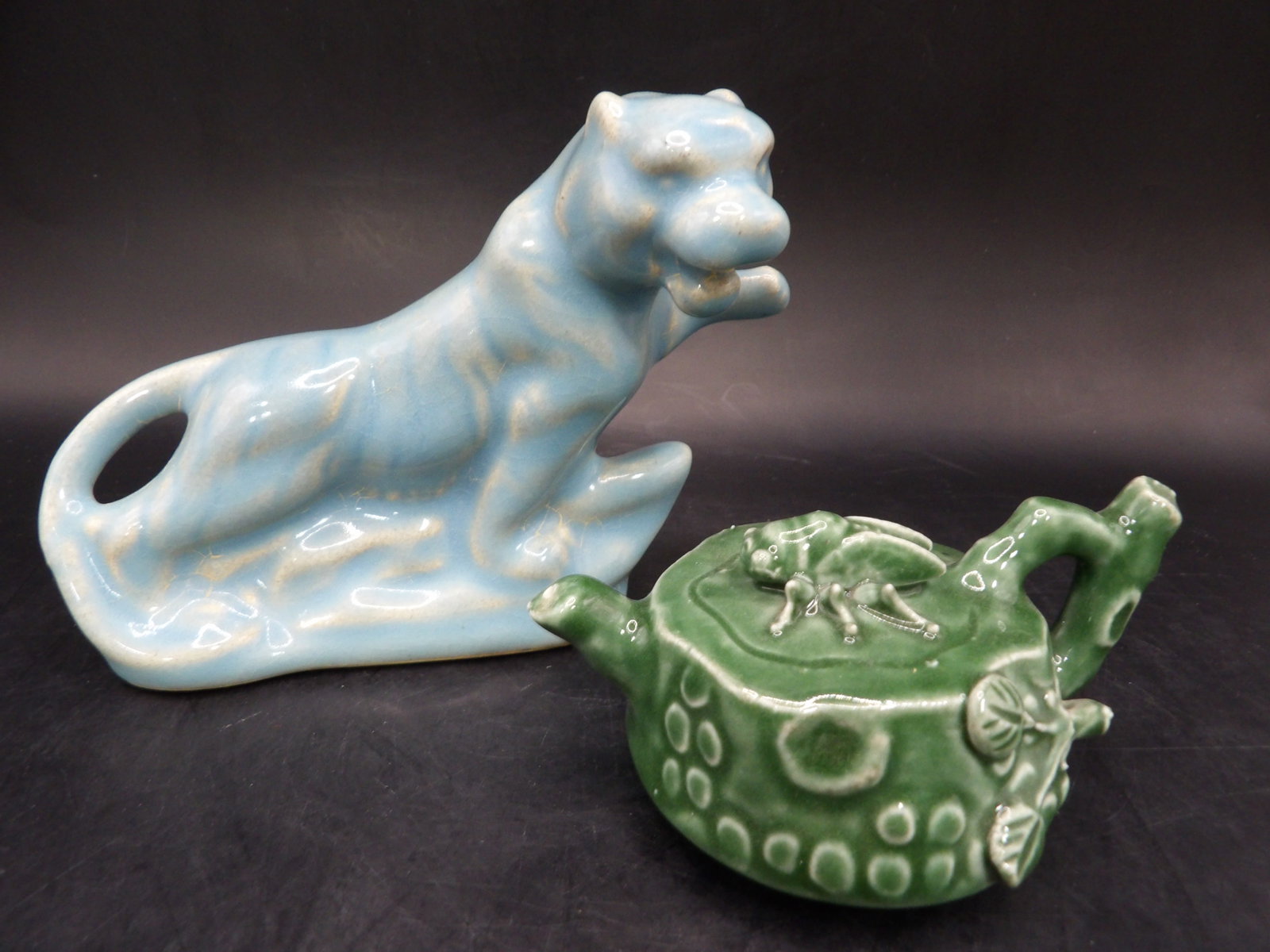 lot of 2 Chinese molded porcelain water droppers: Tigger shaped is 5 inches length. We will inhouse ship items to you very affordable and efficient. Select self-arrange shipping.