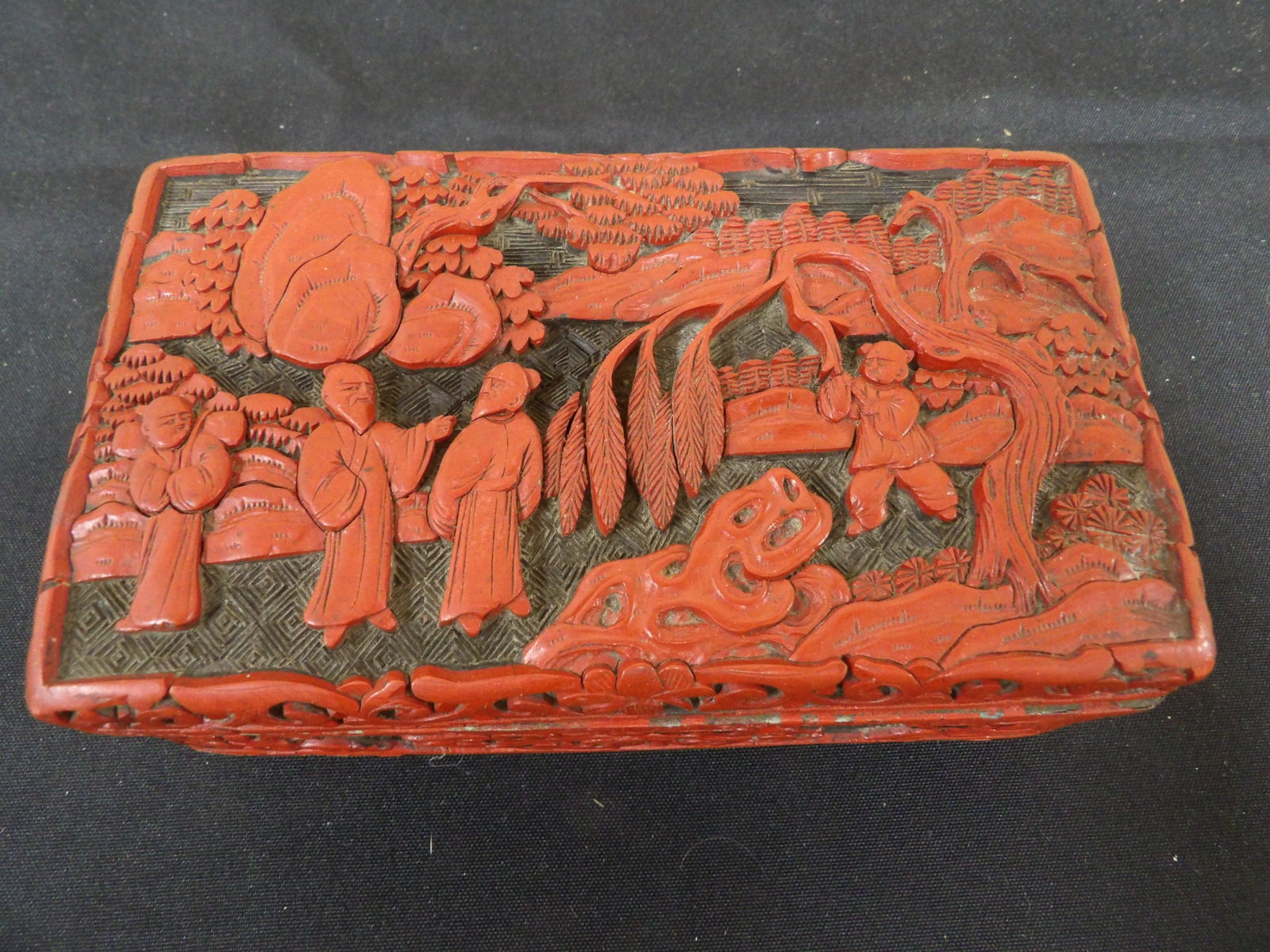 fine antique Chinese carved cinnabar box with figural scenes (1 of 8)