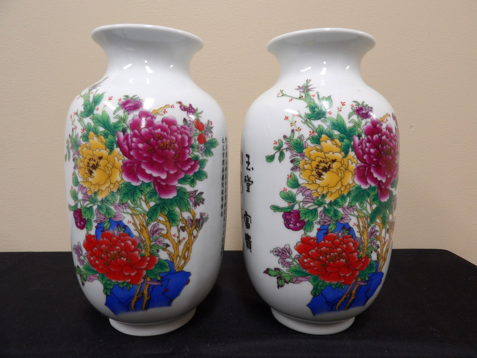 pair of Chinese porcelain vases with floral motif and Chinese calligraphy: 9 inches height. We will inhouse ship items to you very affordable and efficient. Select self-arrange shipping.