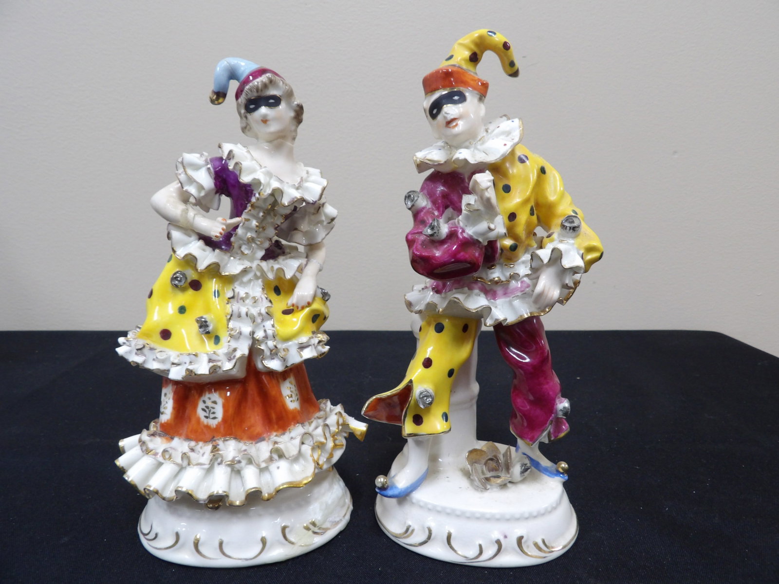 pair of Meissen? porcelain harlequin figurines with mask and ruffled costumes: 7.5 inches height. Double swords marking on the bottom. We will inhouse ship items to you very affordable and efficient. Select self-arrange shipping.