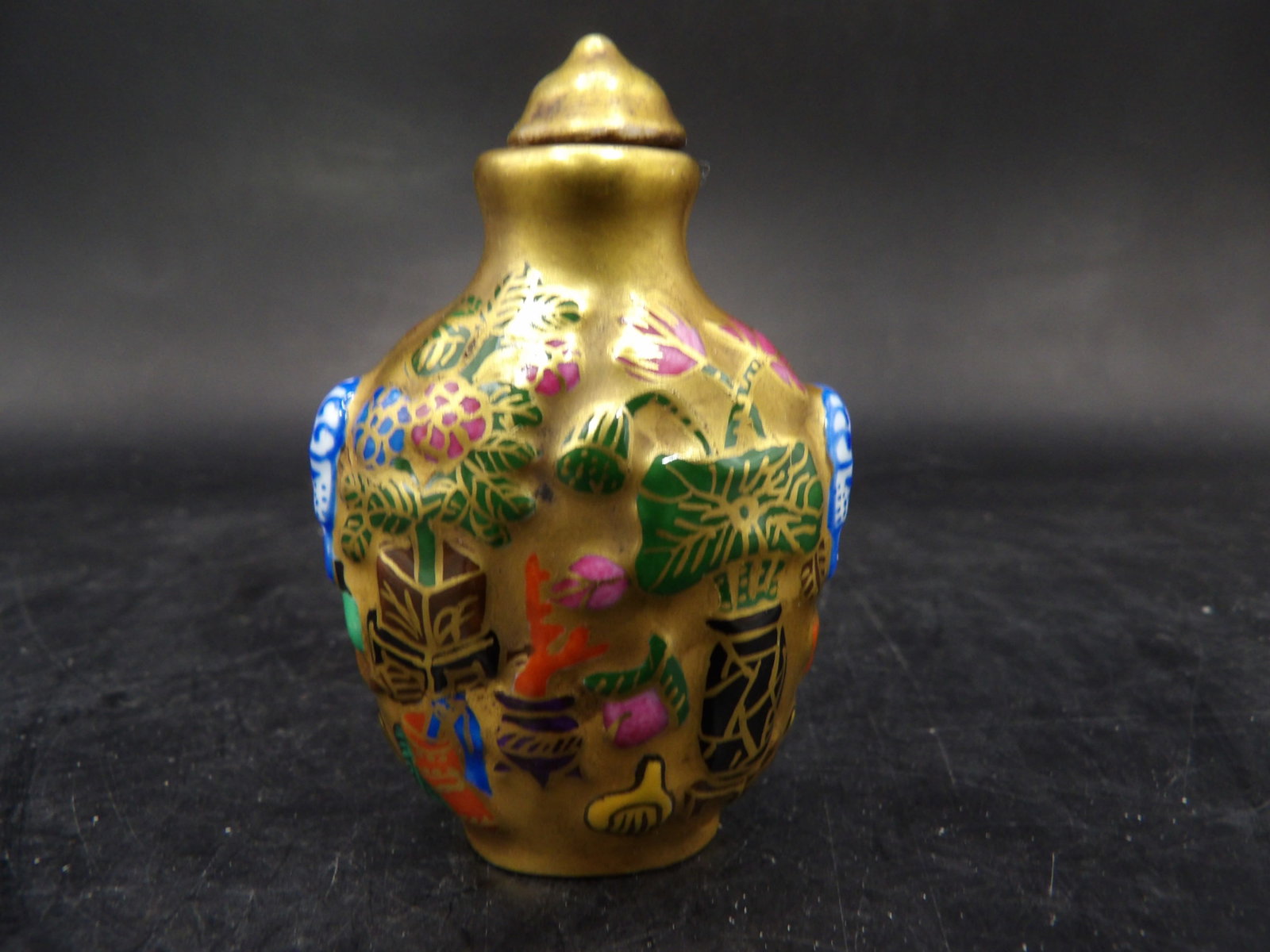 gold gilt Chinese porcelain snuff bottle with Qing dynasty Yongzheng mark: 2.4 inches height.
