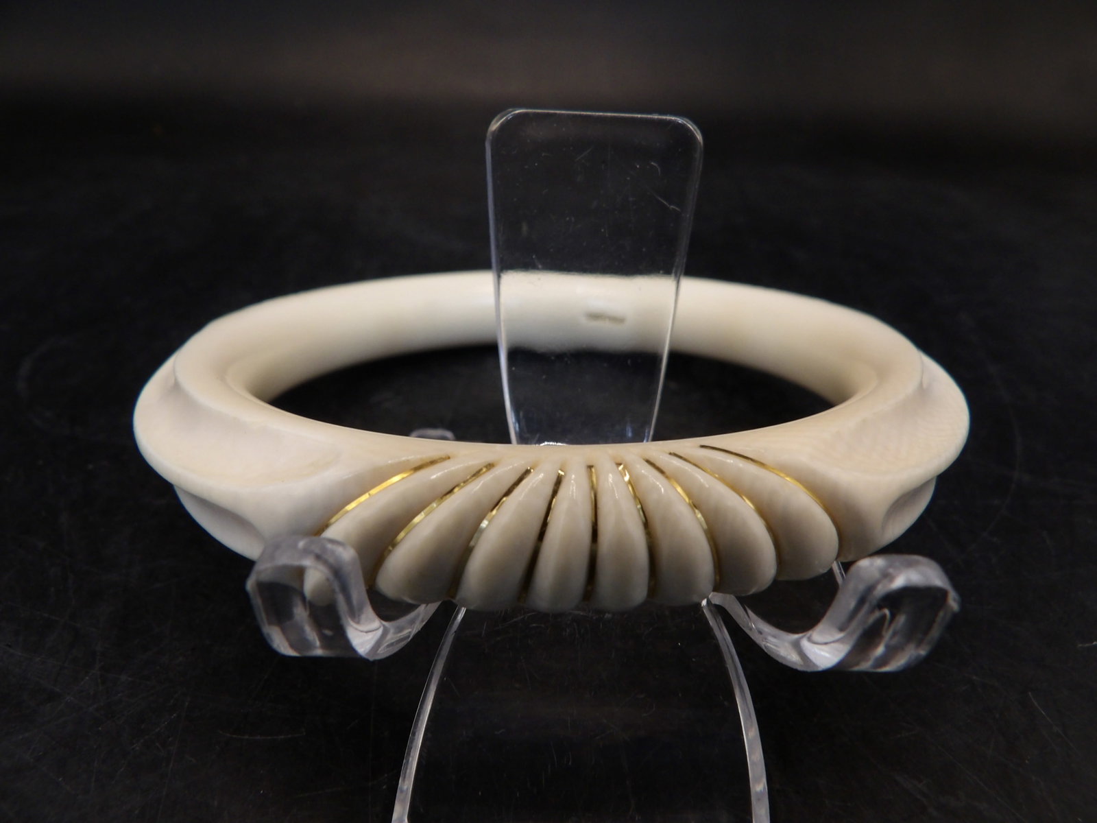 marked 585 14K yellow gold thread wrapped carved natural material bangle: 3.5 inches diameter. No international shipping.