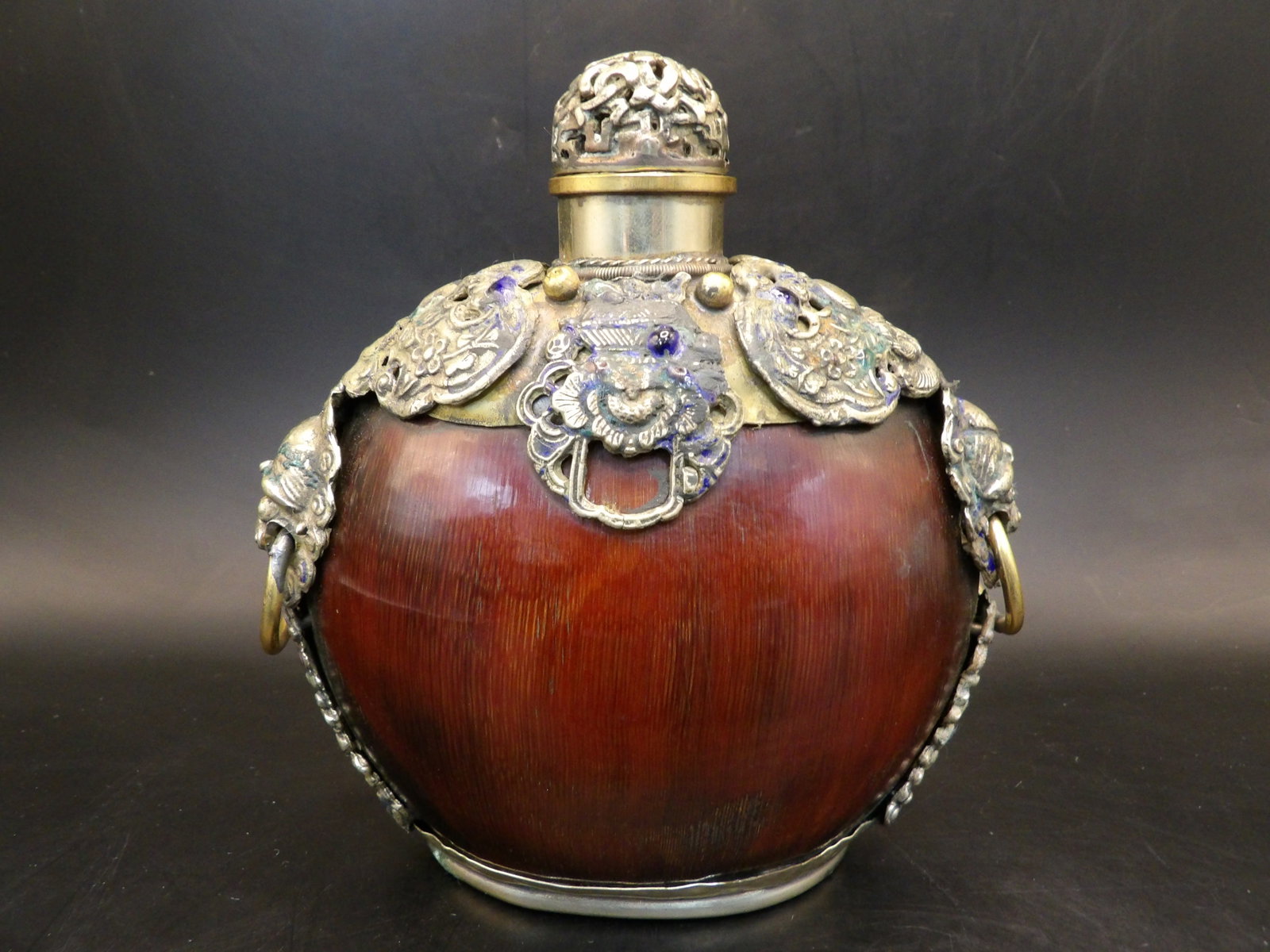 Tibetan Chinese large horn snuff bottle with inlaid details: 4.3 inches height.
