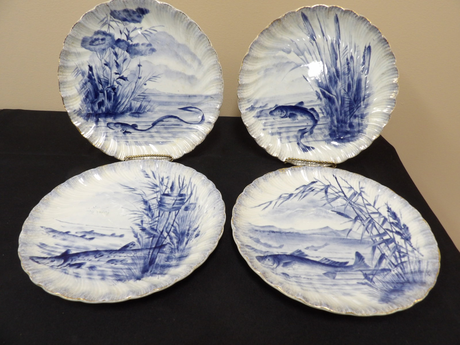 lot of 4 antique Royal Bonn Delft plates with fish motif and scalloped edges: 9 inches diameter. Stands are not included.