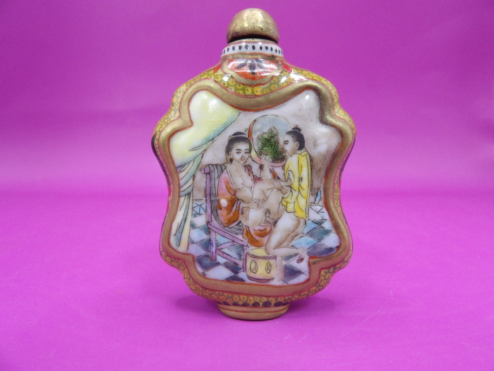 antique Chinese cloisonne enamel snuff bottle: 3.2 inches height.