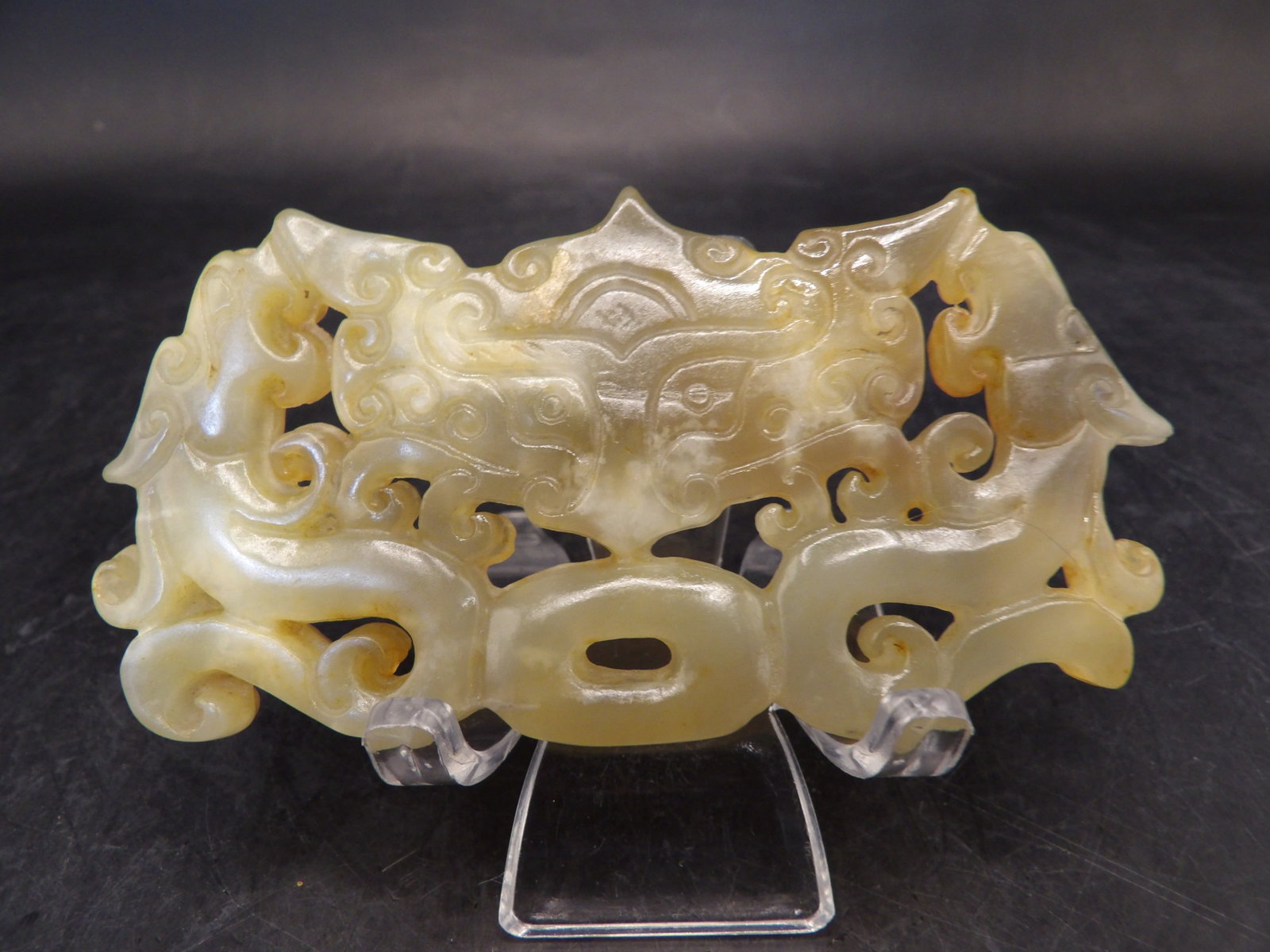 Chinese carved jade plaque with dragon motifs: 3.5 inches length. 46 grams.