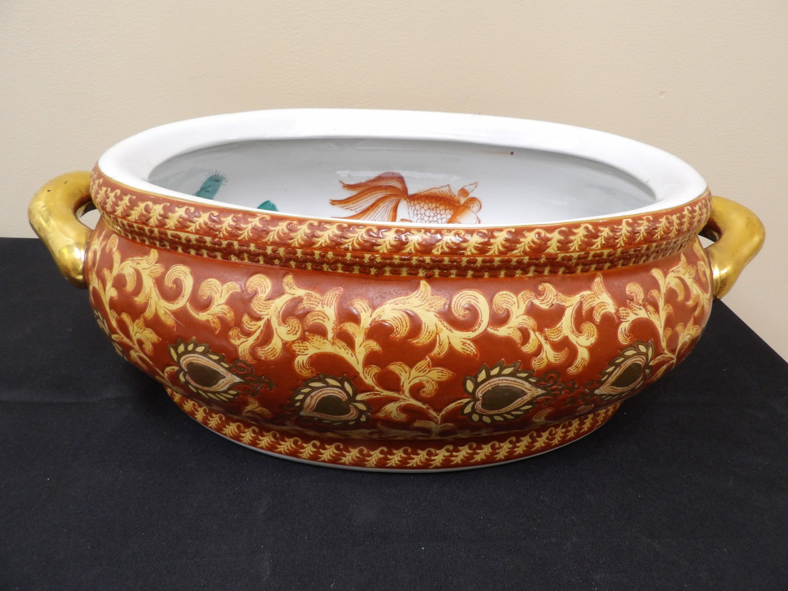 Chinese polychrome decorated oval foot bath with gold gilded handles and fish motif: 18 inches length. We will inhouse ship items to you very affordable and efficient. Select self-arrange shipping.