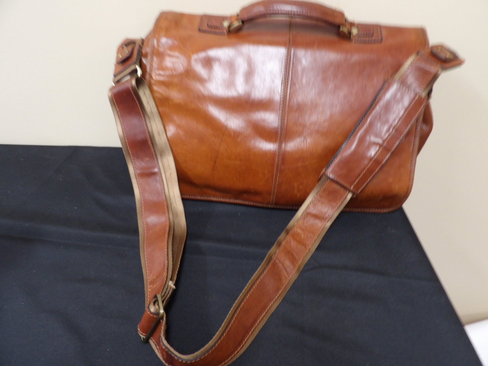 Toscane Firenze Italian distressed leather messenger bag with lots of pockets: Approx. 18 inches length. We will inhouse ship items to you very affordable and efficient. Select self-arrange shipping.