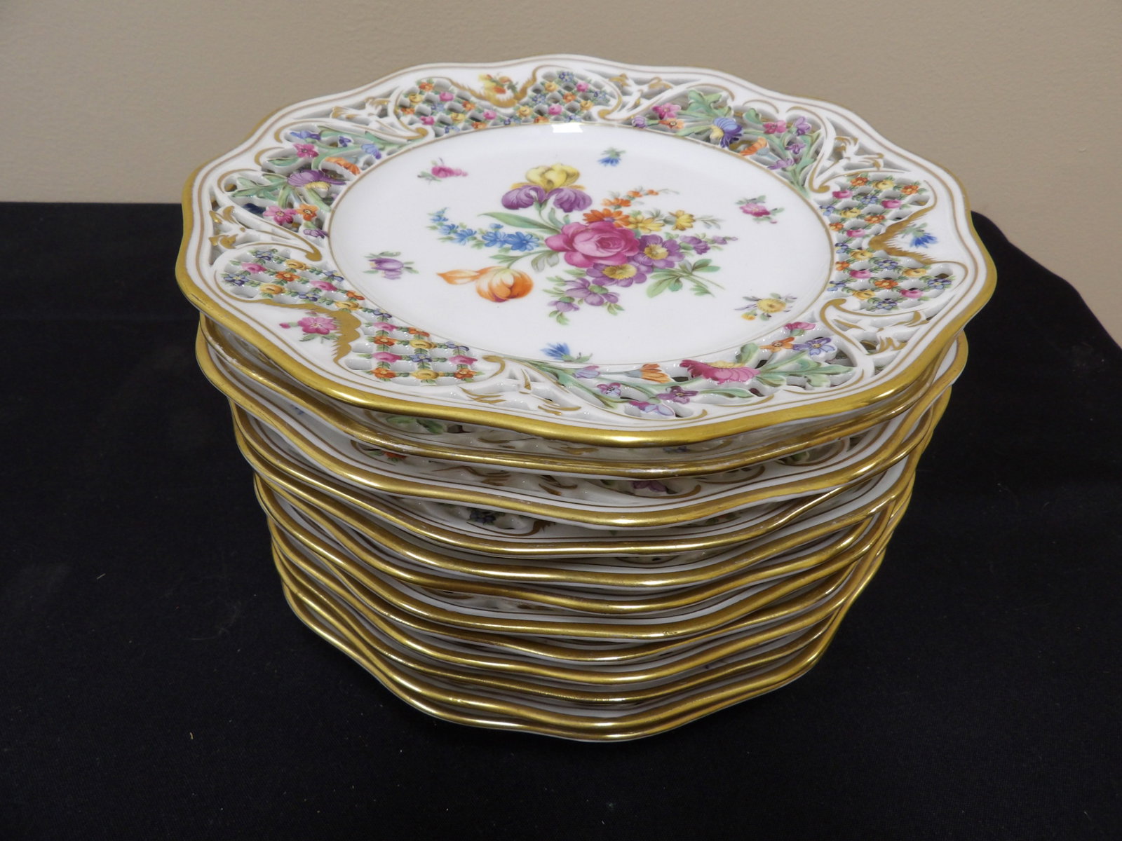 lot of 12 Bavaria Royal Dresdner Art reticulated ornate plates: 8.3 inches diameter.