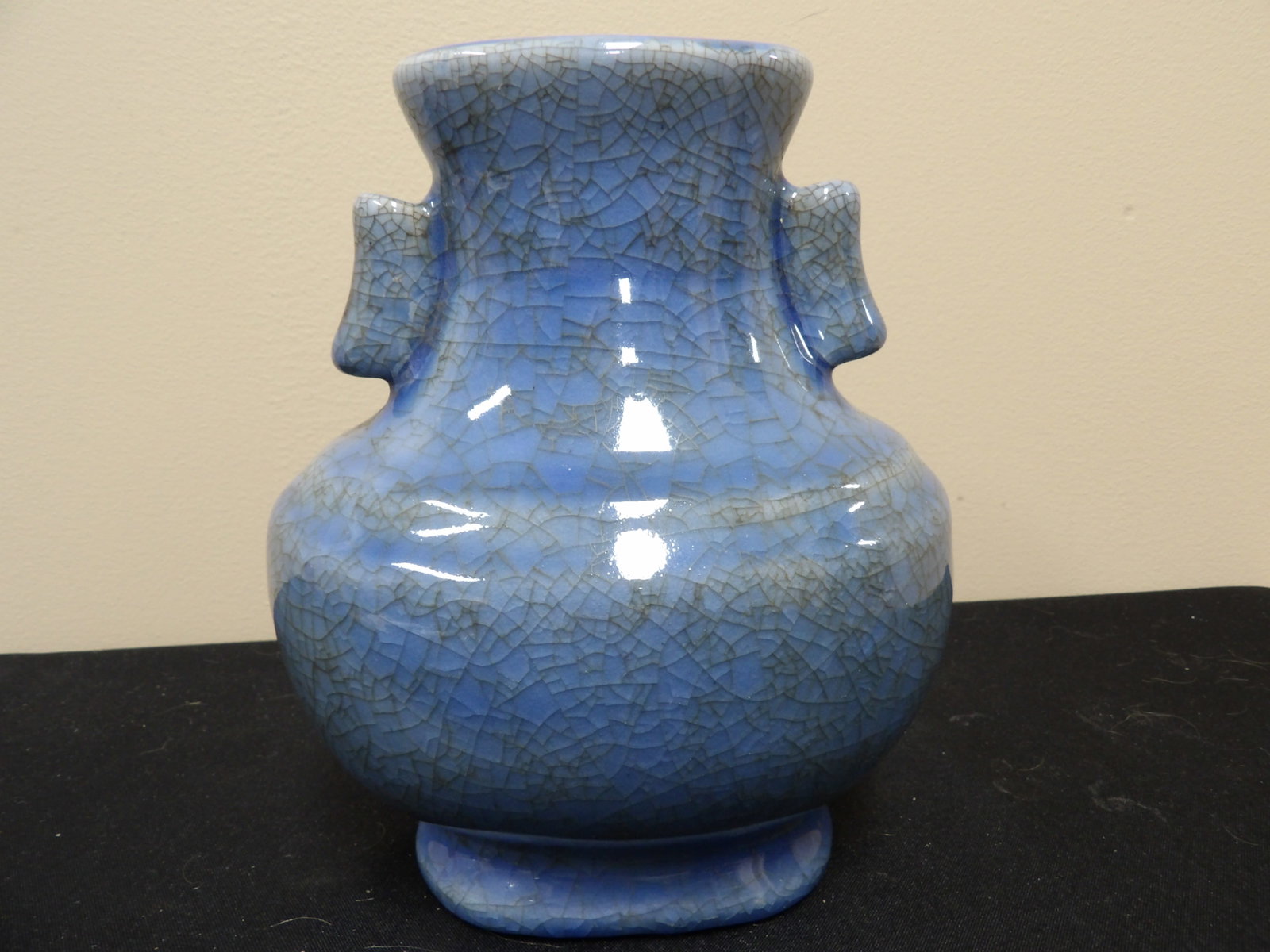 Chinese crack porcelain vase with ears: 7.5 inches height. We will inhouse ship items to you very affordable and efficient. Select self-arrange shipping.
