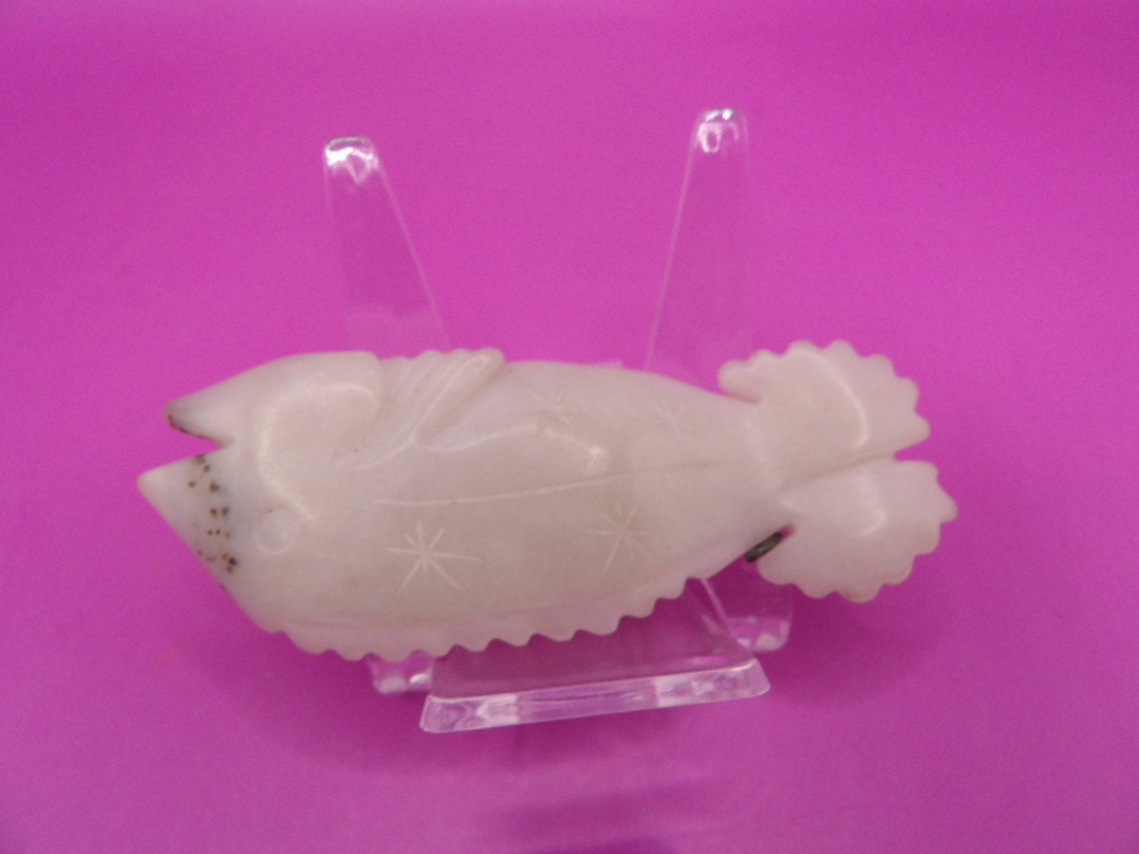 Chinese jade fish carving: 3 inches length. 35 grams. We will inhouse ship items to you very affordable and efficient. Select self-arrange shipping.