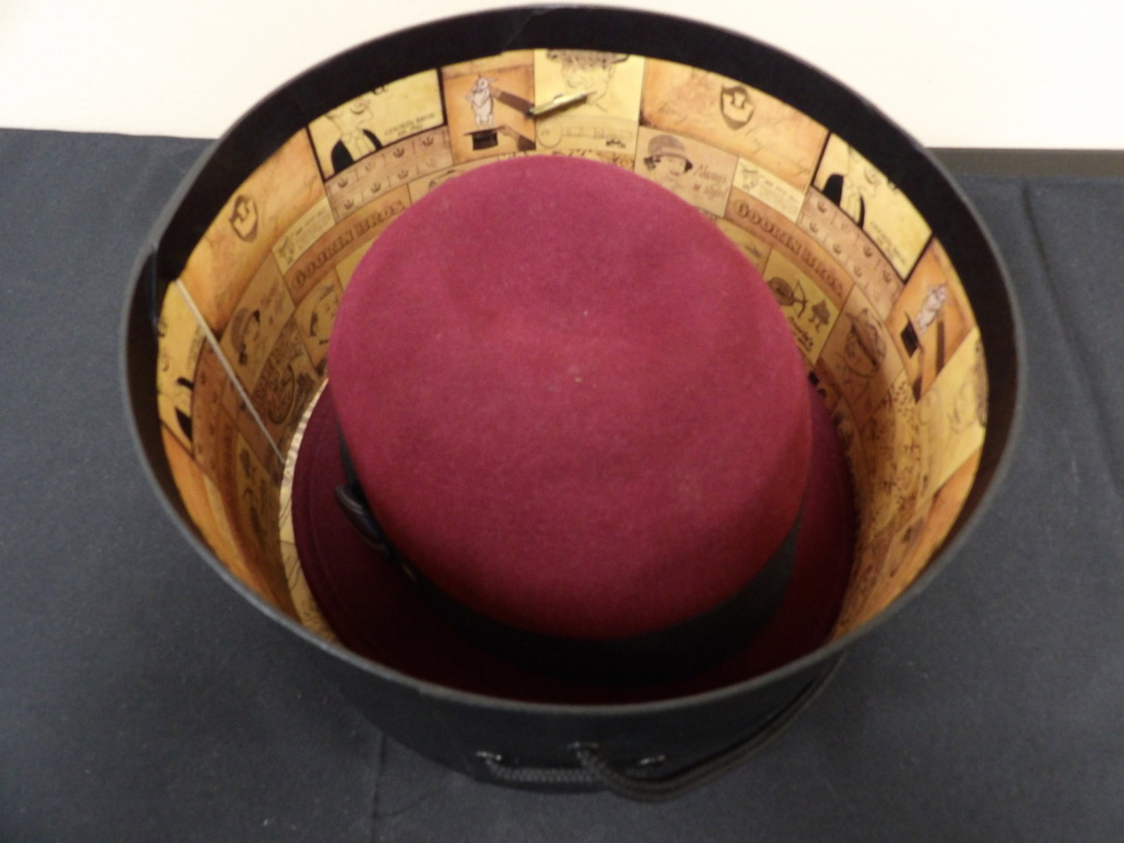 Goorin Bros wool hat burgundy color in original box: Size medium. With original receipt. We will inhouse ship items to you very affordable and efficient. Select self-arrange shipping.