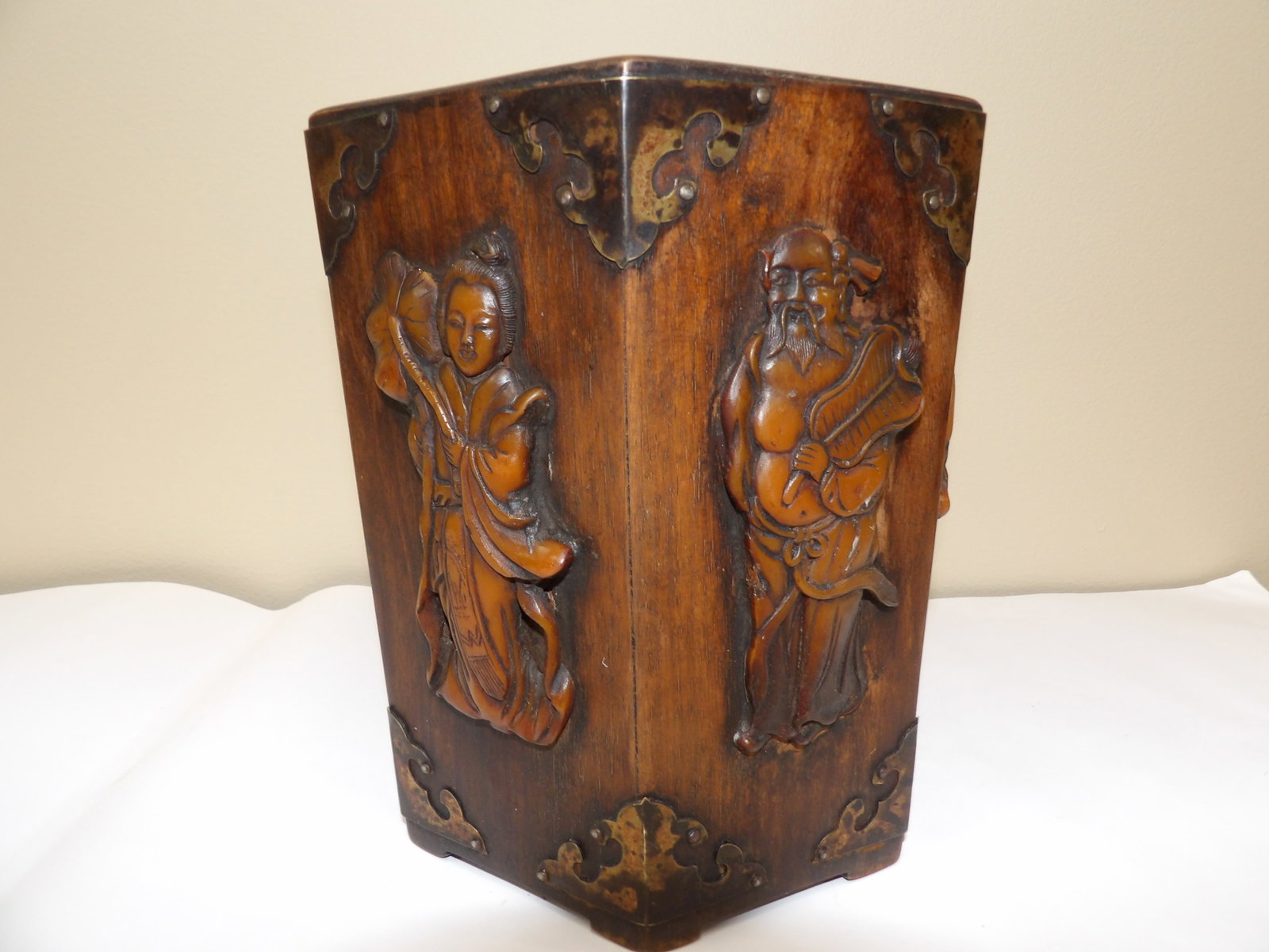 Rare Antique Qing Dynasty Raised Immortal Motif Wood Brush Holder: Six amazing immortal raised motif on this hexagon shape wooden brush holder. Size is 6 x 6 x 7 inches. We will inhouse ship items to you very affordable and efficient. Select self-arrange shipping.