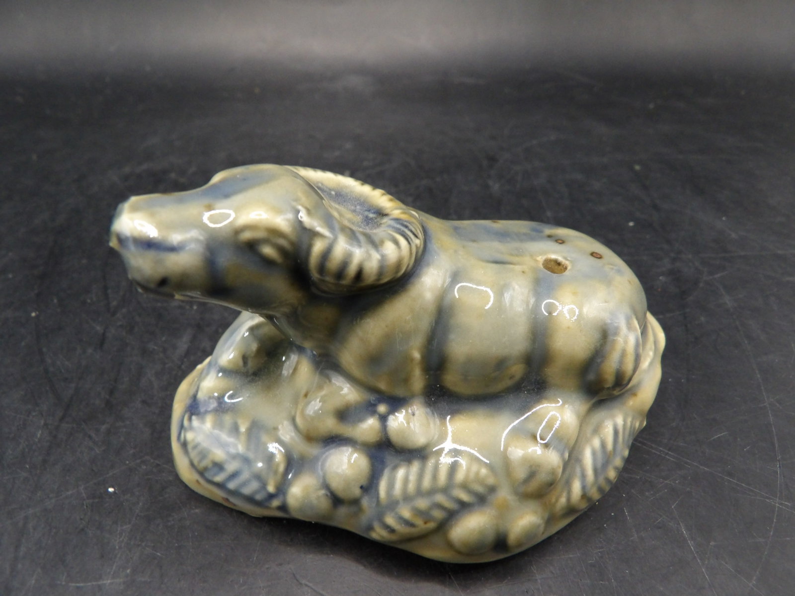 Chinese molded porcelain buffalo shaped glazed water dropper: 3.3 inches length. We will inhouse ship items to you very affordable and efficient. Select self-arrange shipping.