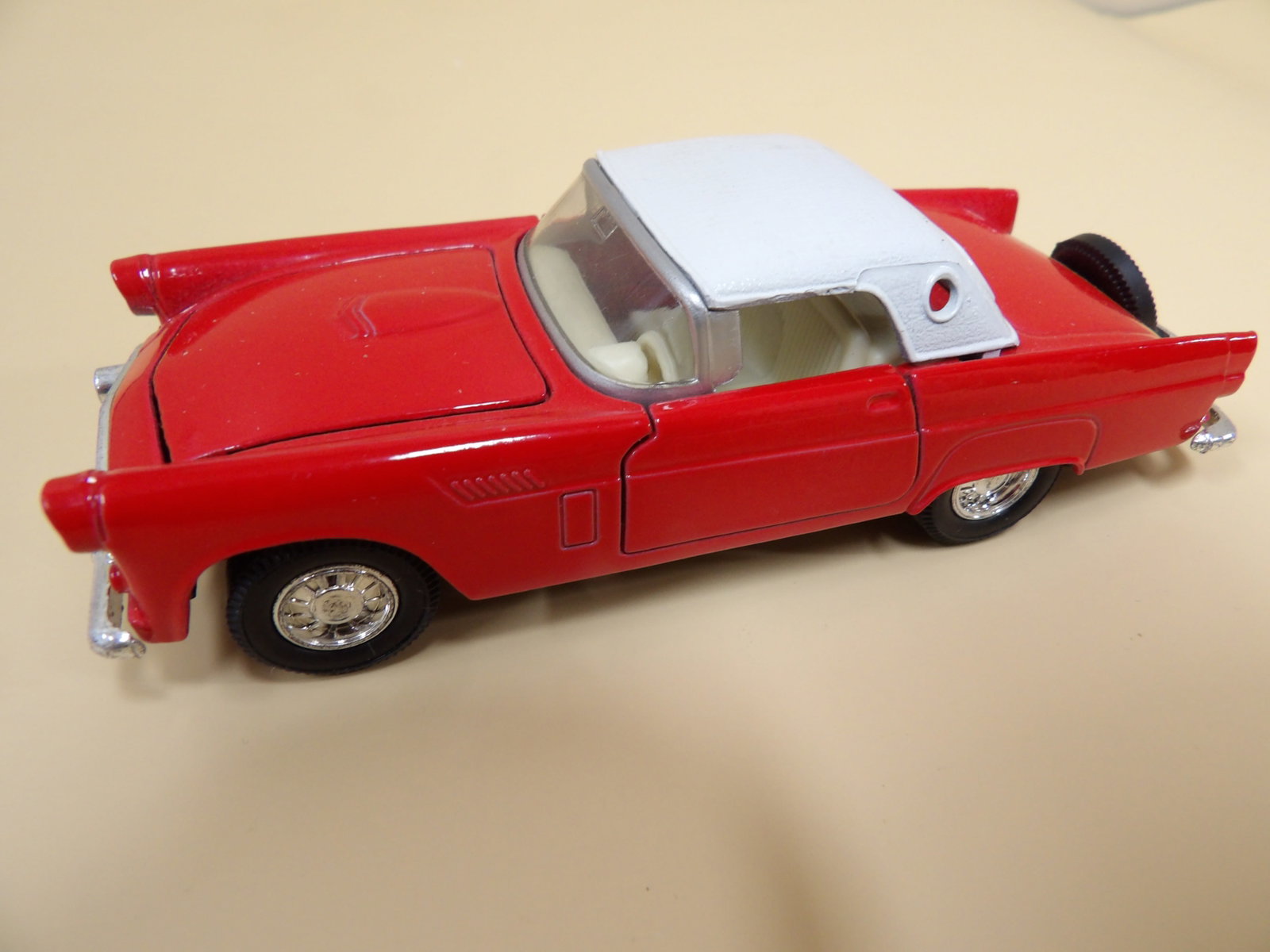 Welly 1955 Thunderbird No 9014: Marked no 9014. 5 inches length. We will inhouse ship items to you very affordable and efficient. Select self-arrange shipping.
