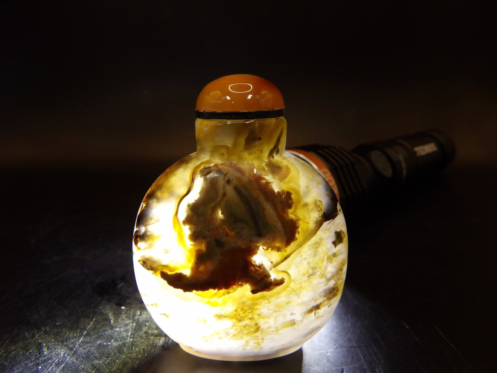 antique Chinese very well hollowed carved agate snuff bottle: 2.2 inches height.