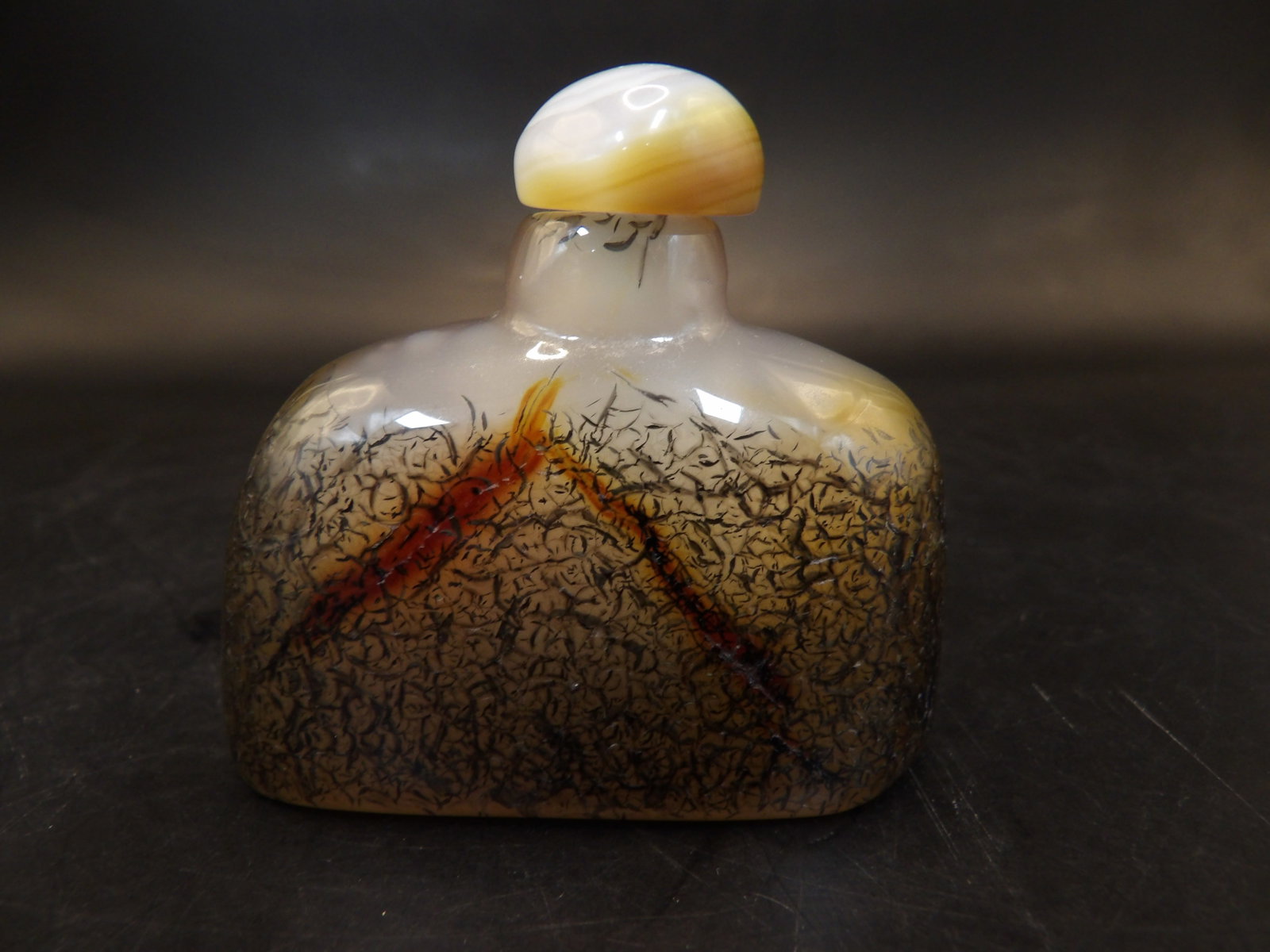 antique Mongolian hair agate snuff bottle with 2 different hair patterns: 2 inches height. Front and back have different hair patterns.
