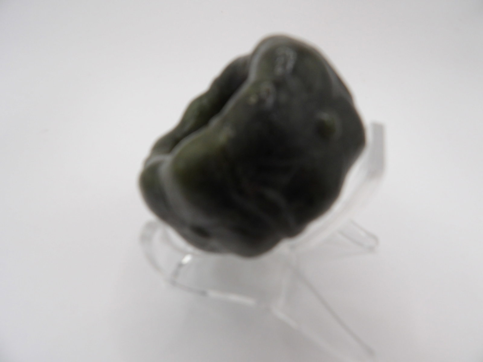 Chinese jade carved thumb ring: 1.7 inches length. 86 grams.
