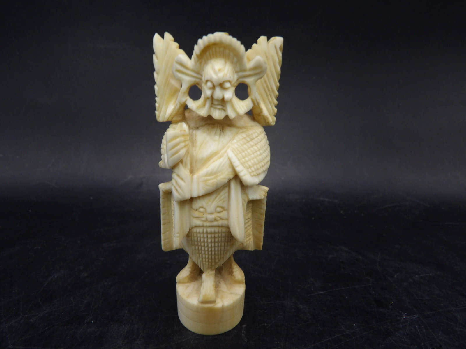 antique Chinese carving depicting a warrior: 3 inches height. No international shipping.