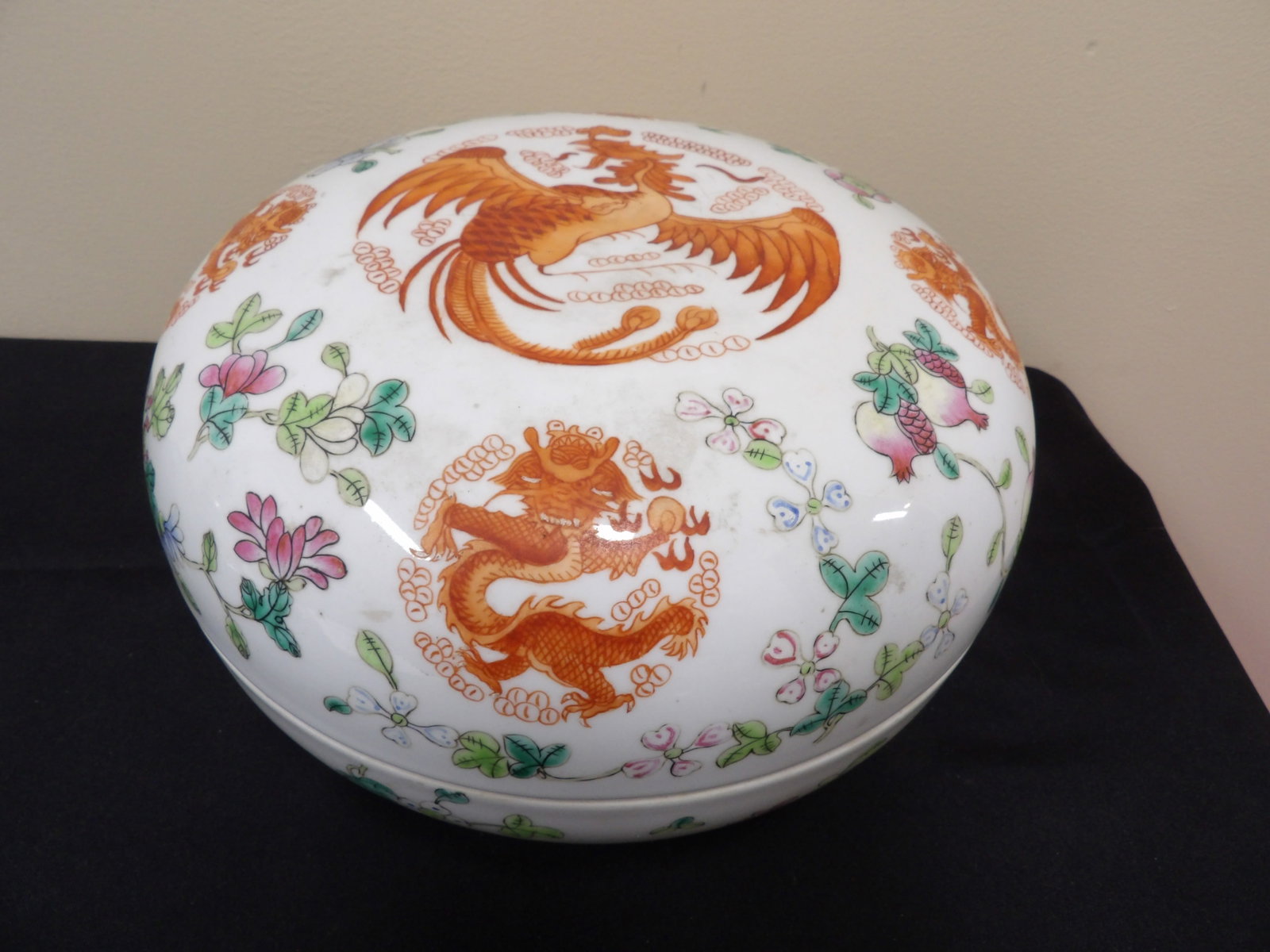 Chinese dragon phoenix motifs large lidded box: Approx size is 10.5 x 10.5 x 7 inches.