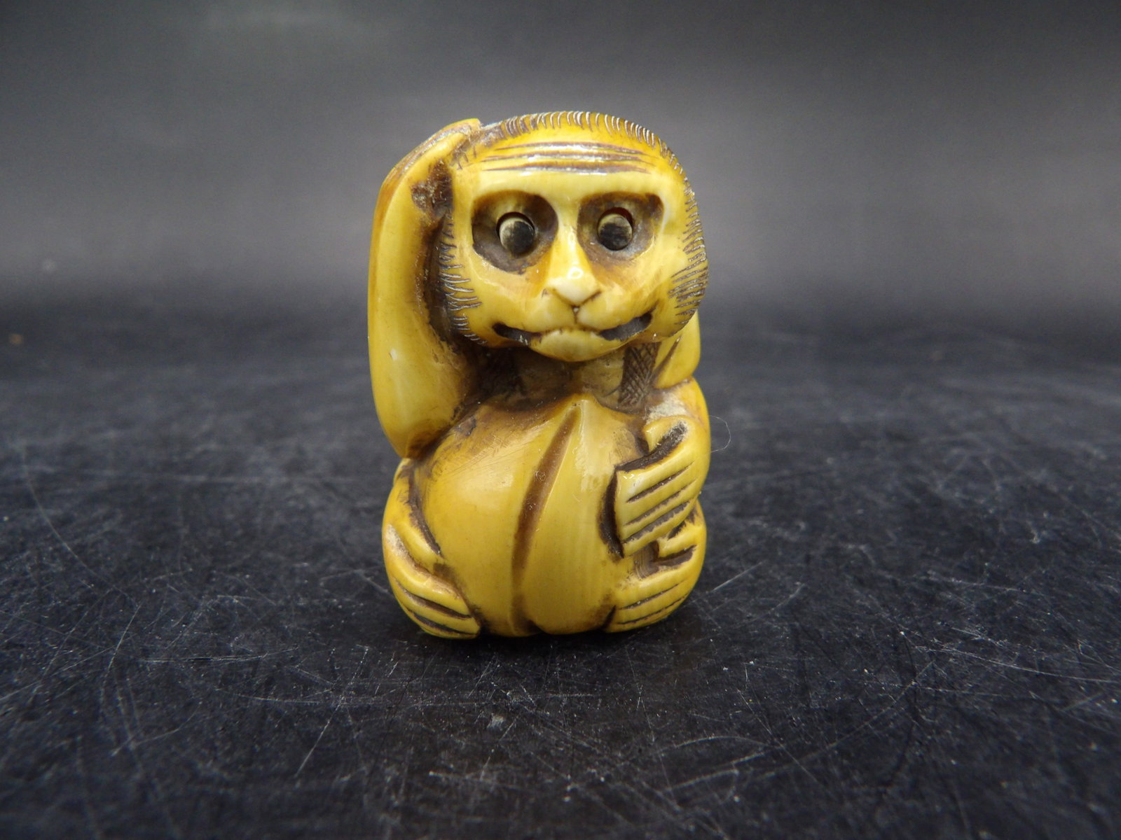 antique Japanese bone carved monkey holding a peach netsuke with Moving eyes: 1.4 inches height. No international shipping.
