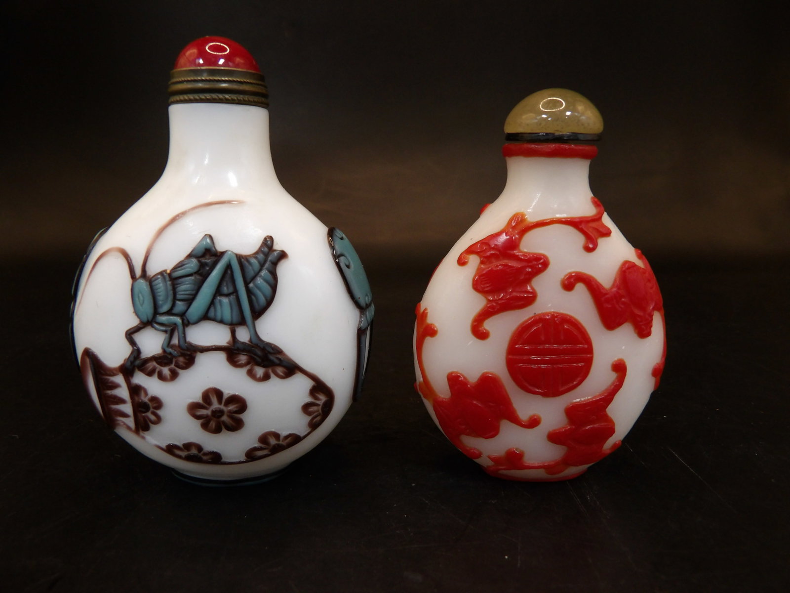 lot of 2 Chinese overlay glass snuff bottles: Taller one is 2.6 inches height.