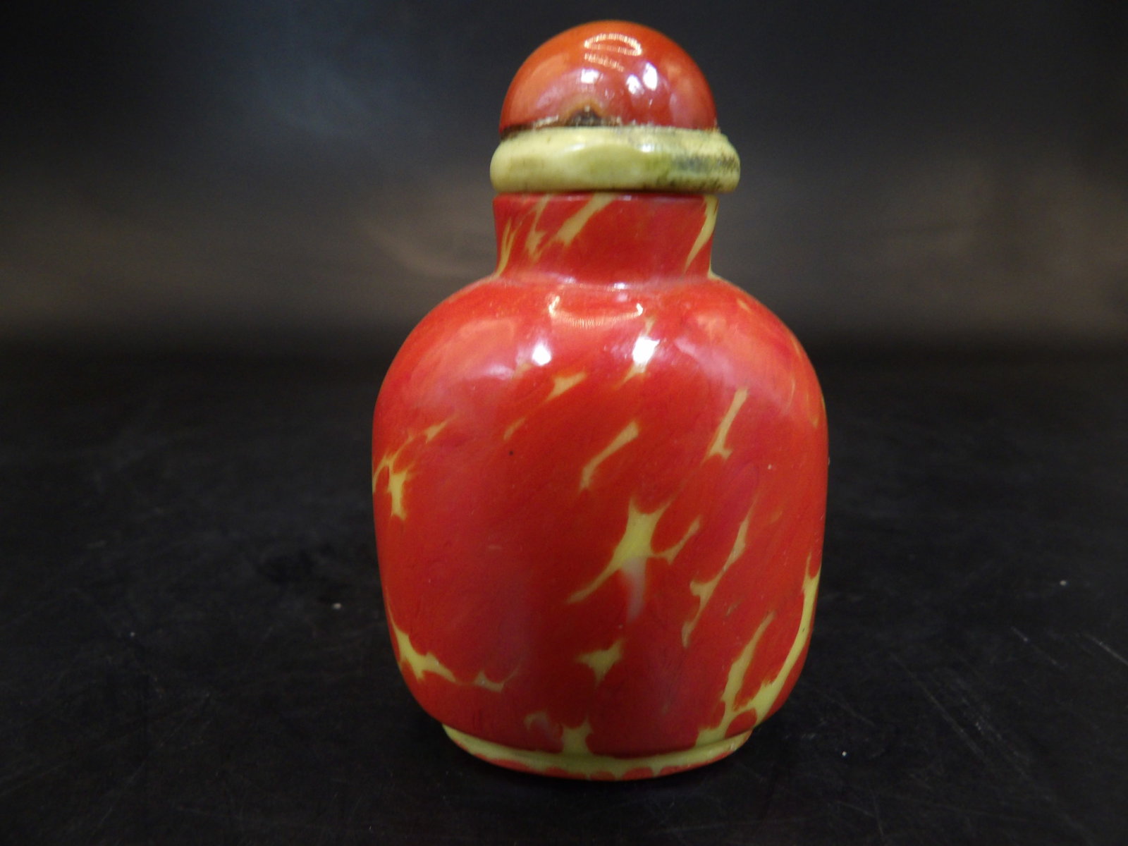 Qing dynasty Chinese Realgar glass snuff bottle: 2.1 inches height.
