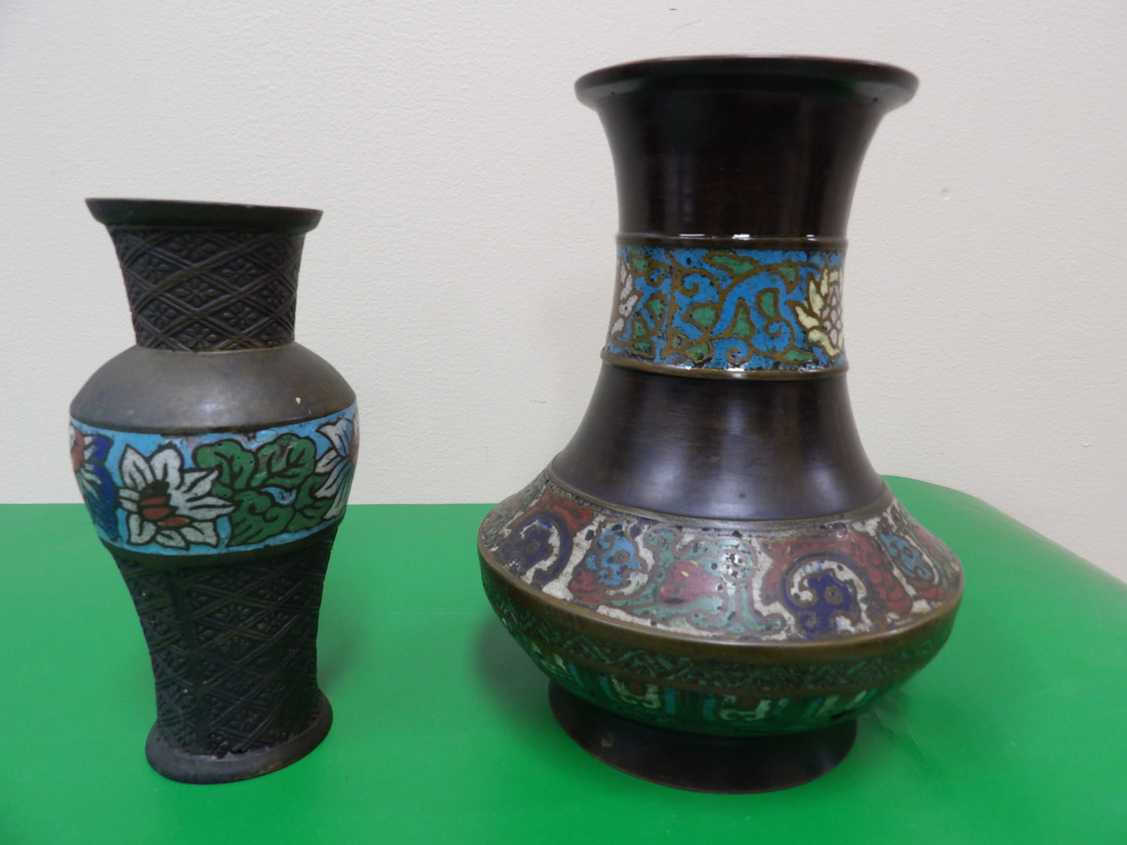 lot of 2 late 19th century Japanese Champleve enamel bronze vases: Taller one is 7.2 inches height.