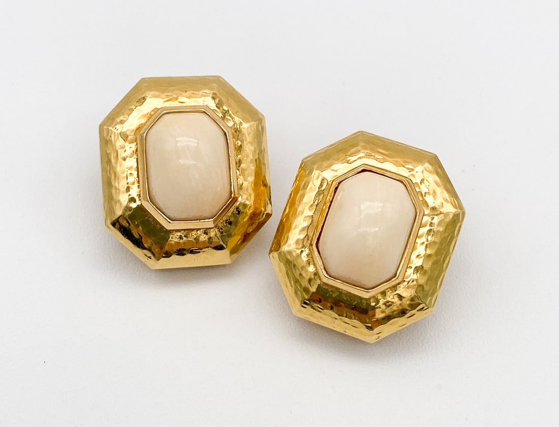 Andrew Clunn 18k Yellow Gold Earrings: Andrew Clunn 18k Yellow Gold Earrings Weighing 22.8 Grams, 7/8 Inch Long. Clip Style, Marked A. Clunn, 18k.