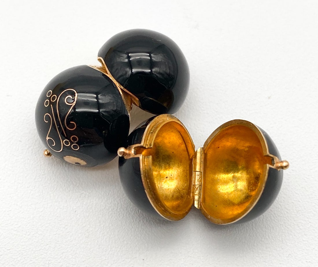 Rare Pair Lunken Patent Chewing Gum Boxes: Extremely Rare, Scarce Pair Lunken Patent Chewing Gum Boxes, American, Circa 1898, Each Gold Filled And Enameled Sphere With Hinge And Clasp, One Marked Iiv, The Other Xi, Together With Printed Patent