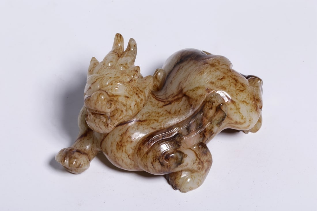 A piece of ancient jade with Qin Tianlu handle (1 of 9)
